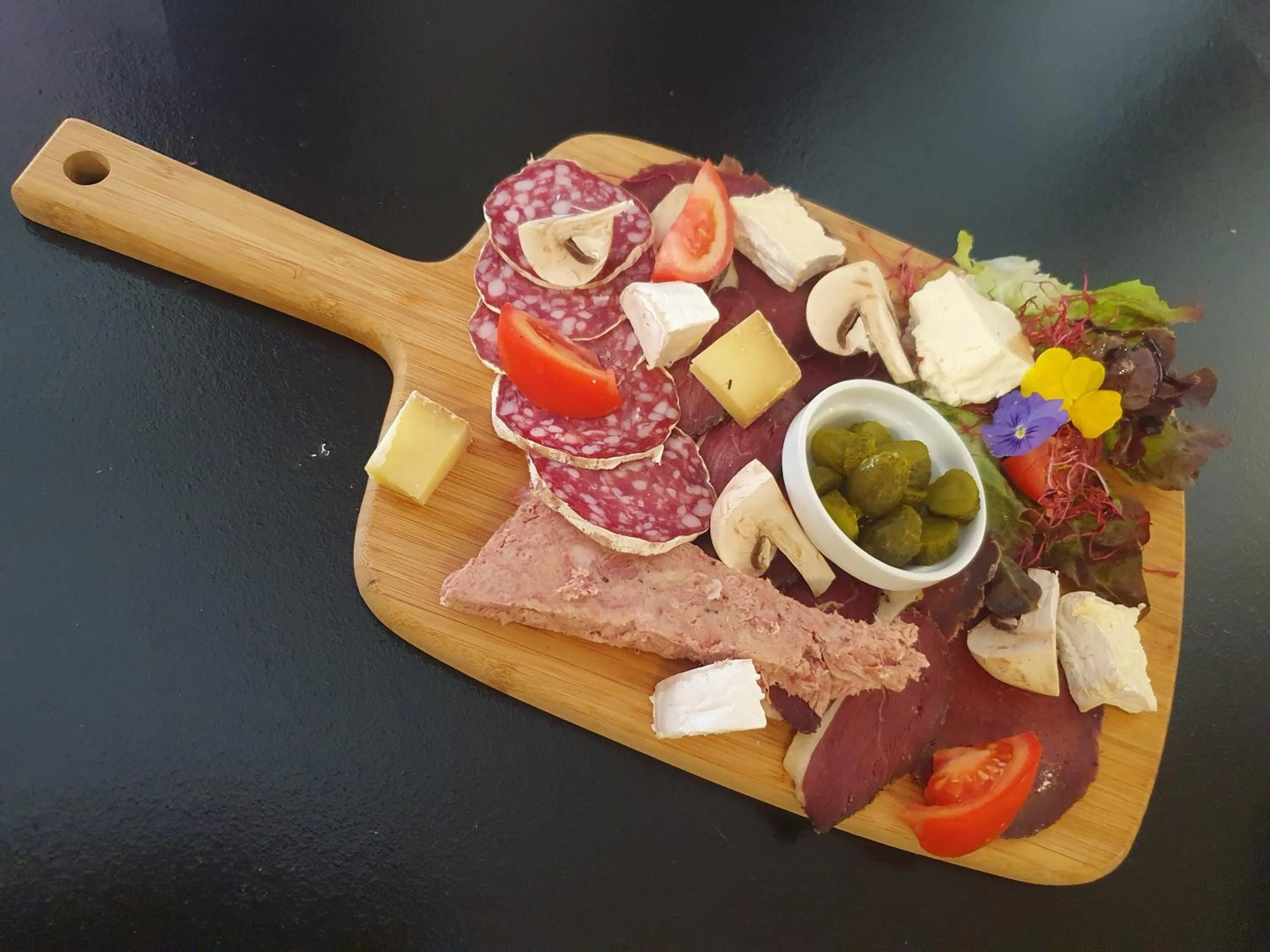 Restaurant/places to eat in Le Fin Chapon