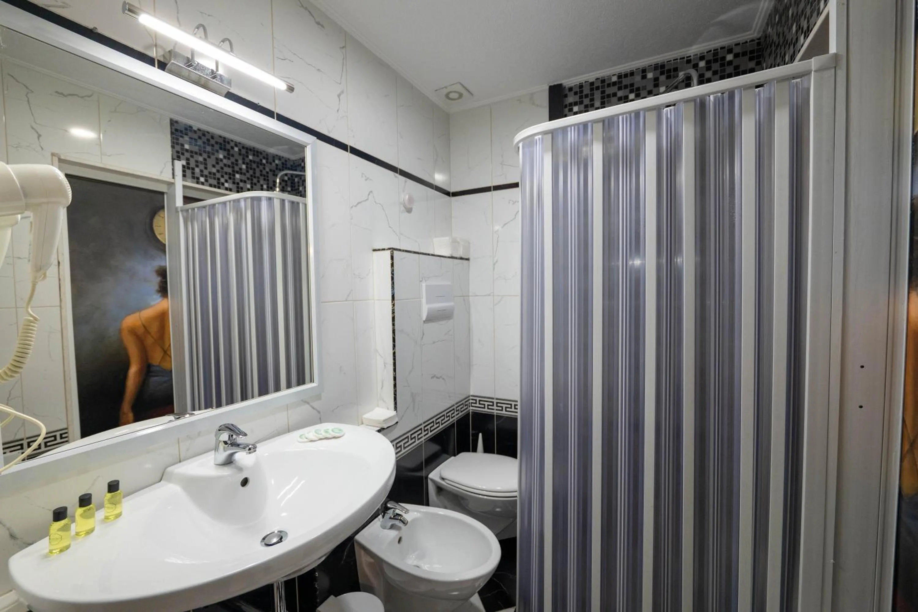 Shower in Hotel Aria