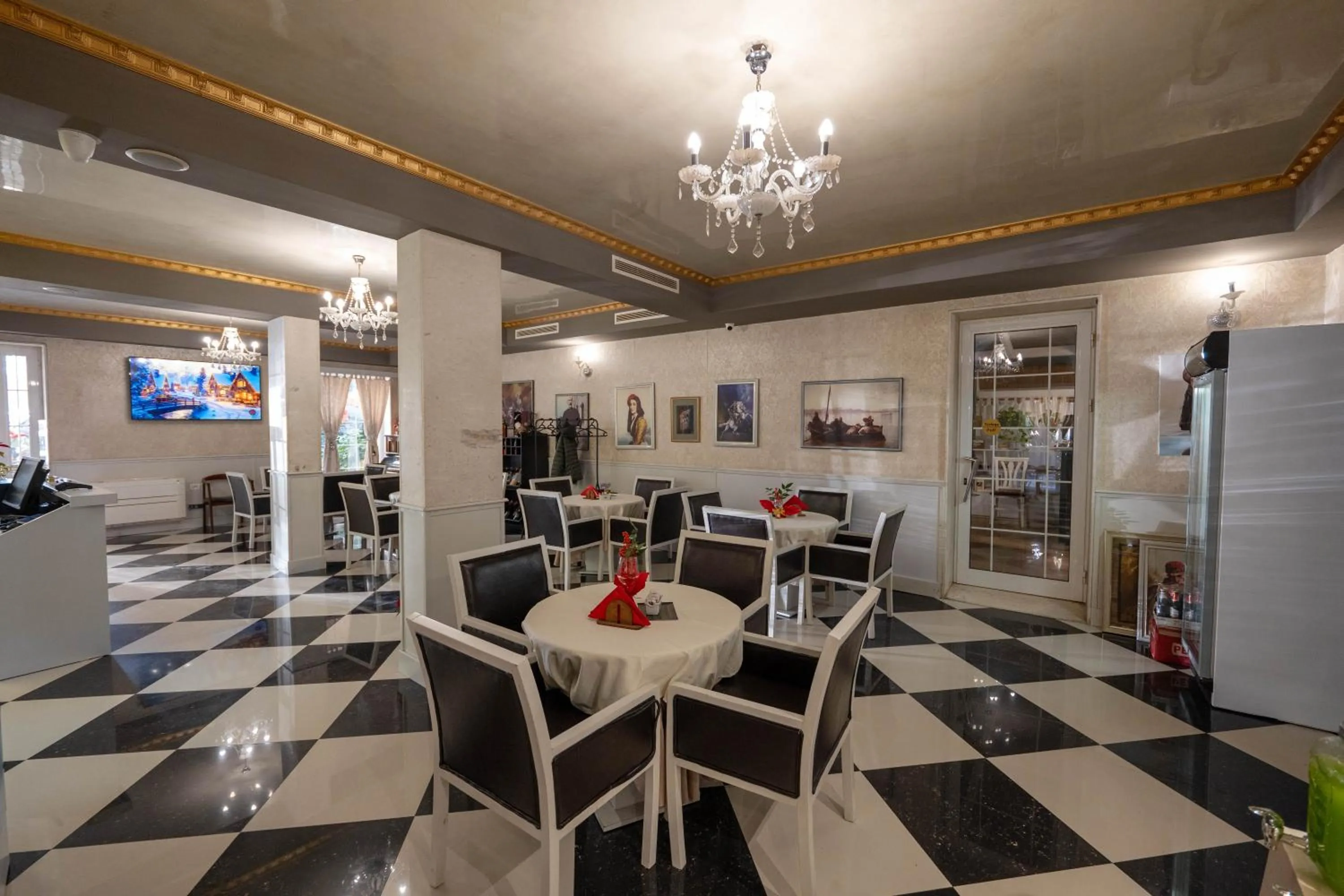 Restaurant/places to eat in Hotel Aria