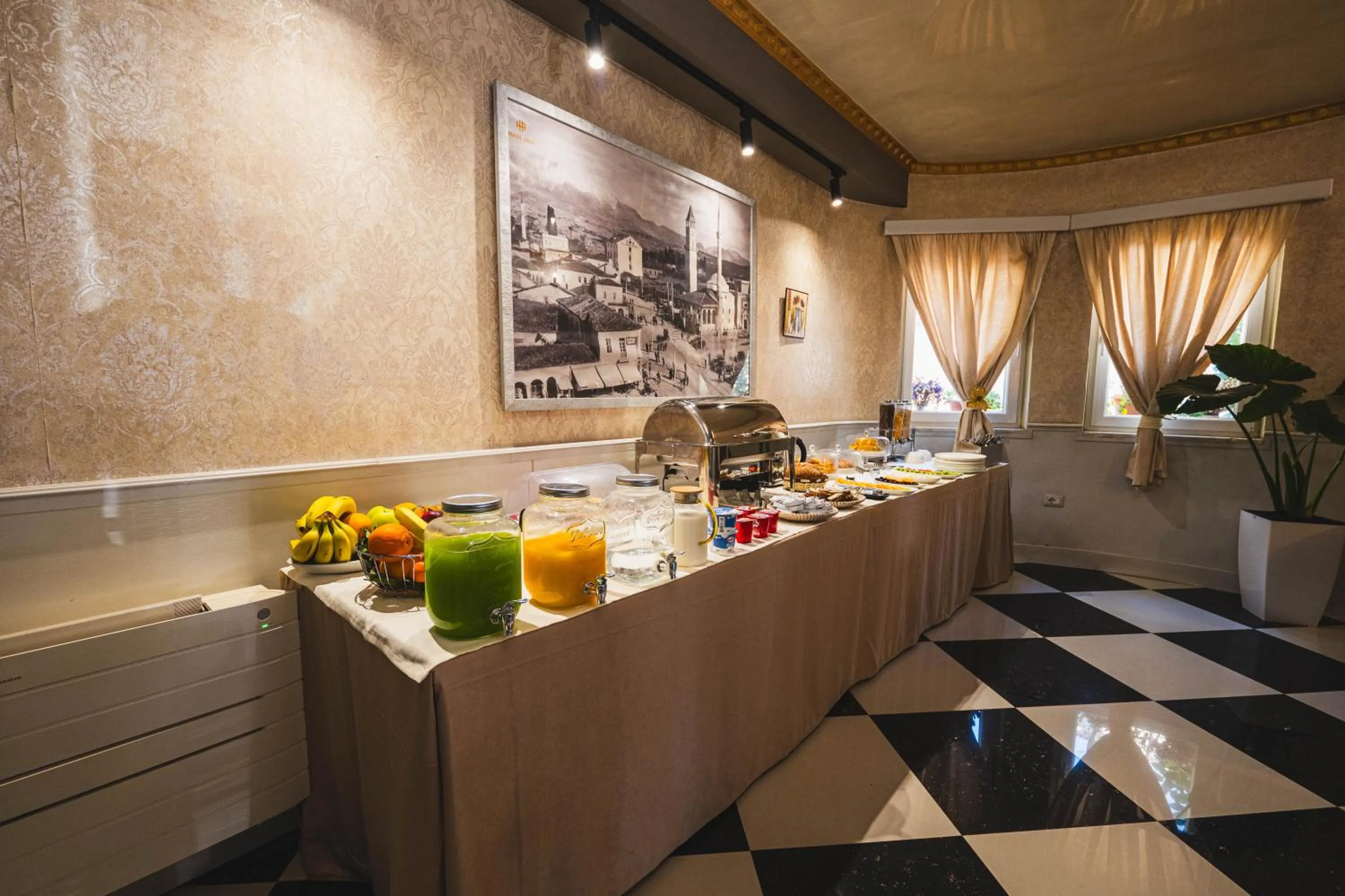 Restaurant/places to eat in Hotel Aria