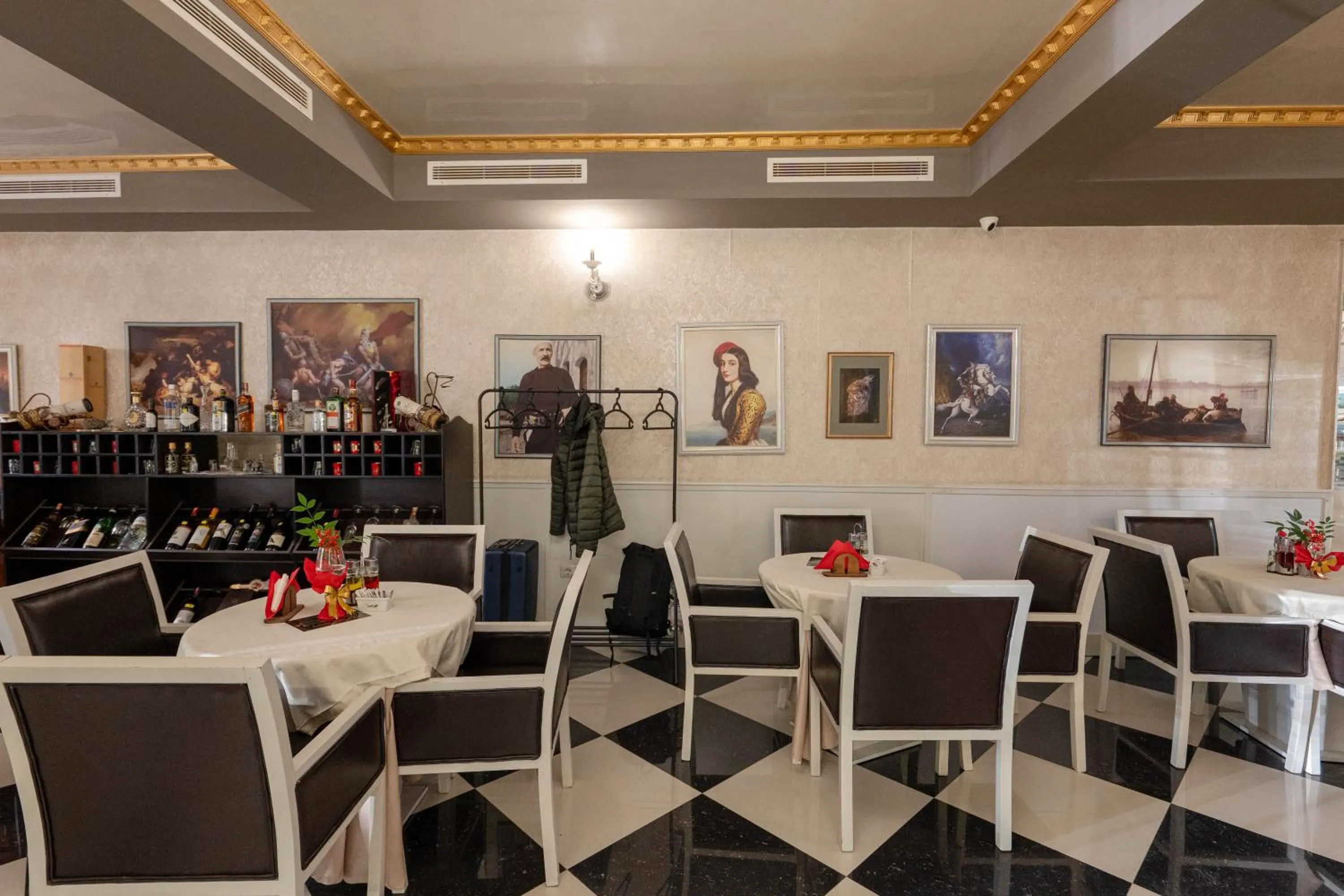 Restaurant/places to eat in Hotel Aria