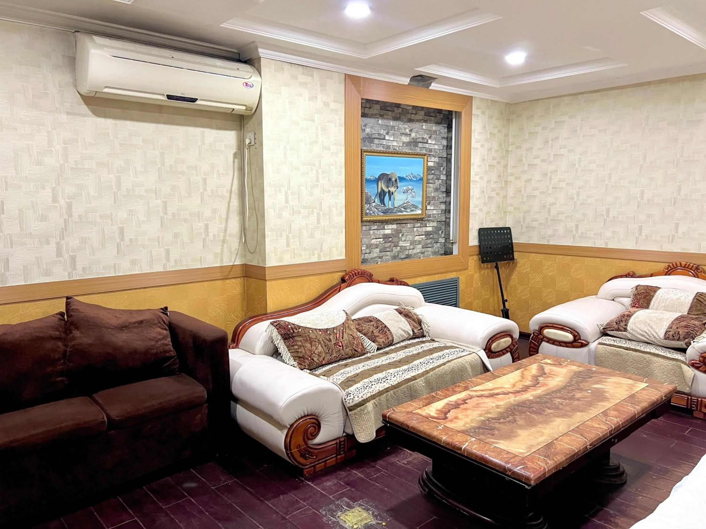 VIP in Kharaa Hotel & Restaurant