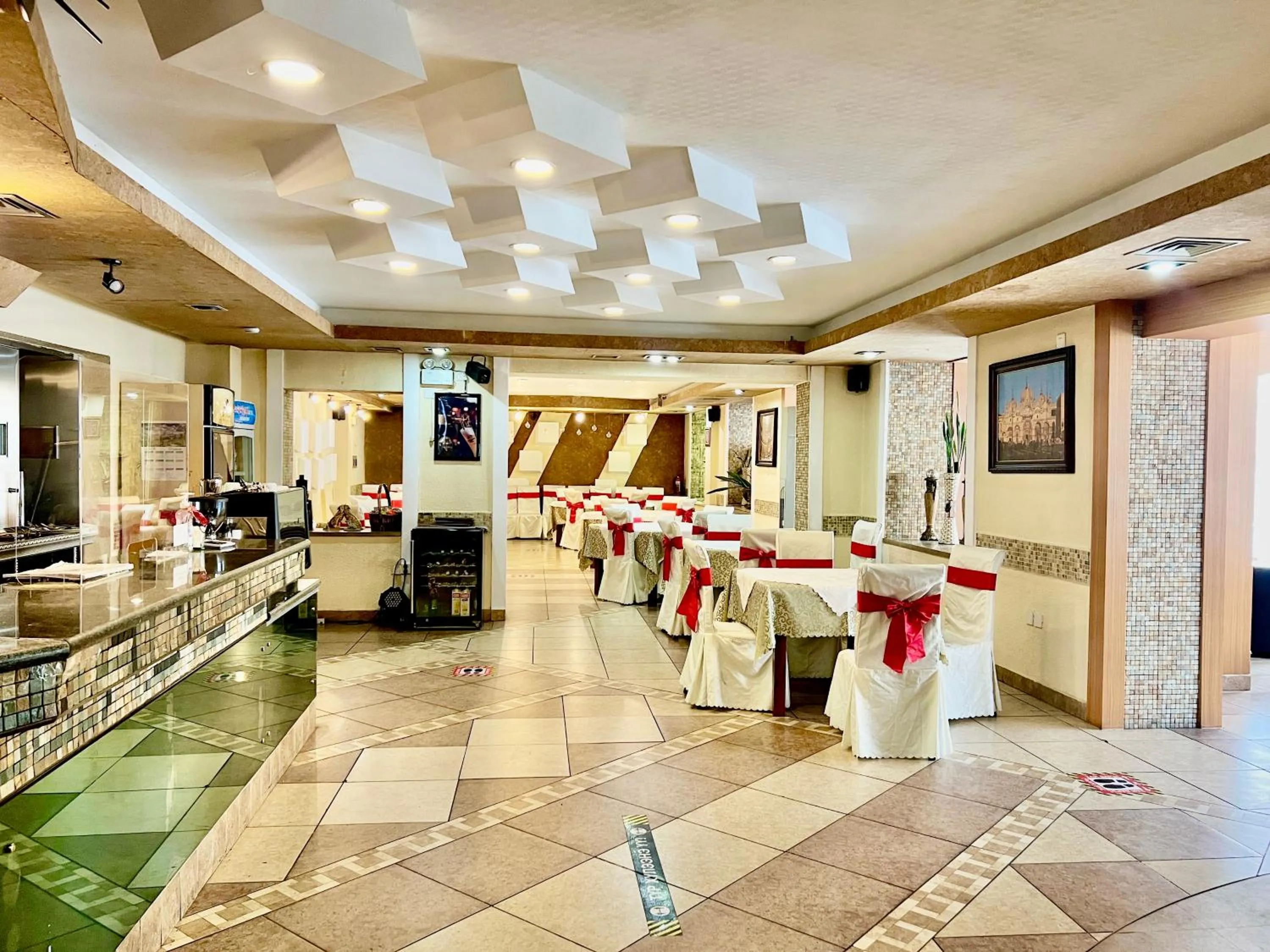Restaurant/places to eat in Kharaa Hotel & Restaurant