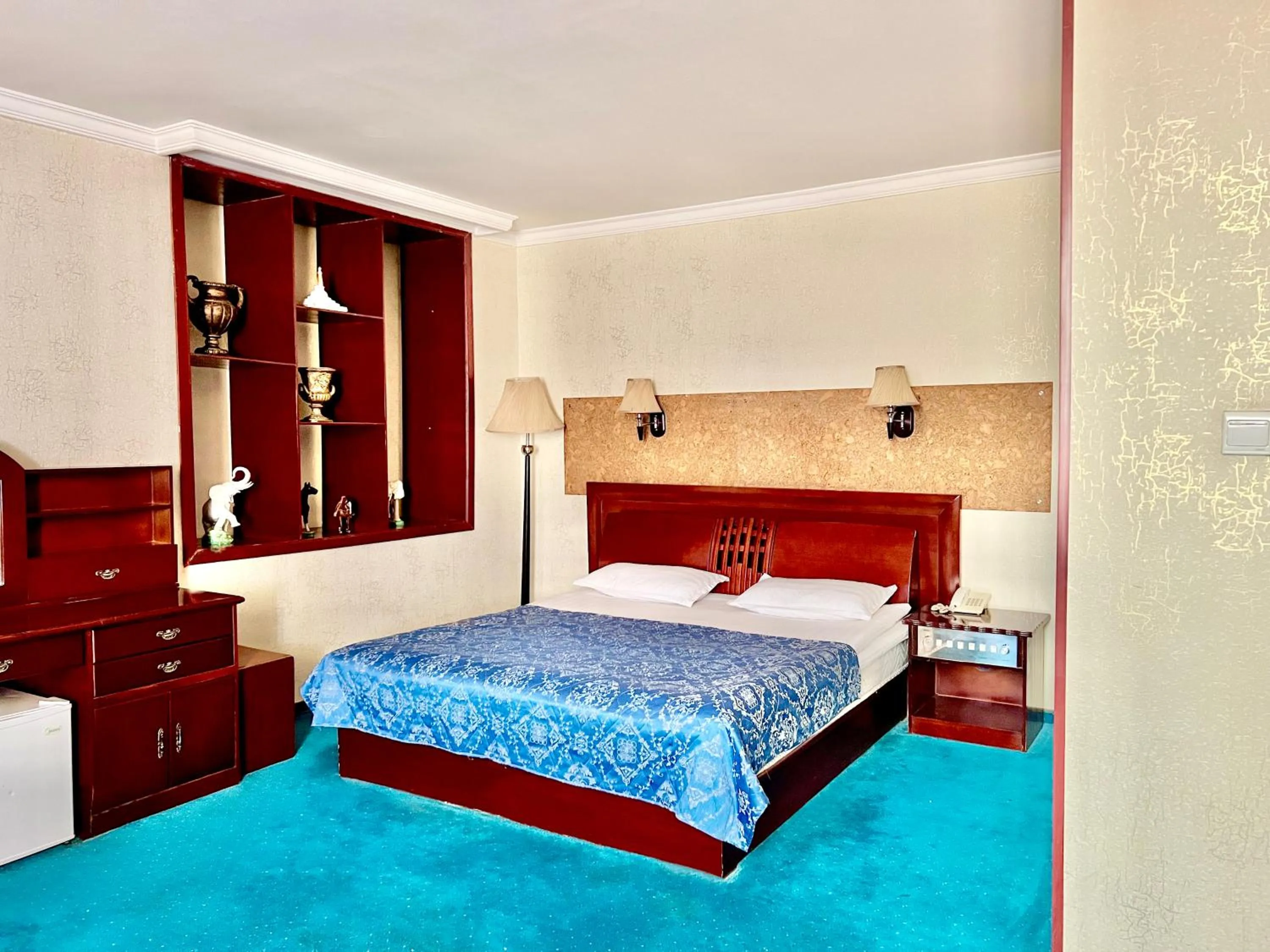 Bed in Kharaa Hotel & Restaurant