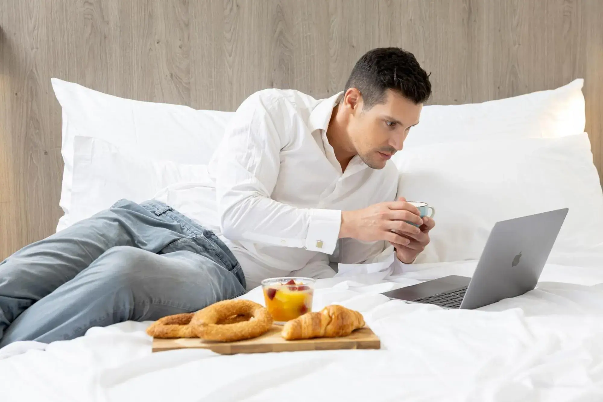 Bed in Hestia - Asklipiou 9 Bed in Hestia - Asklipiou 9