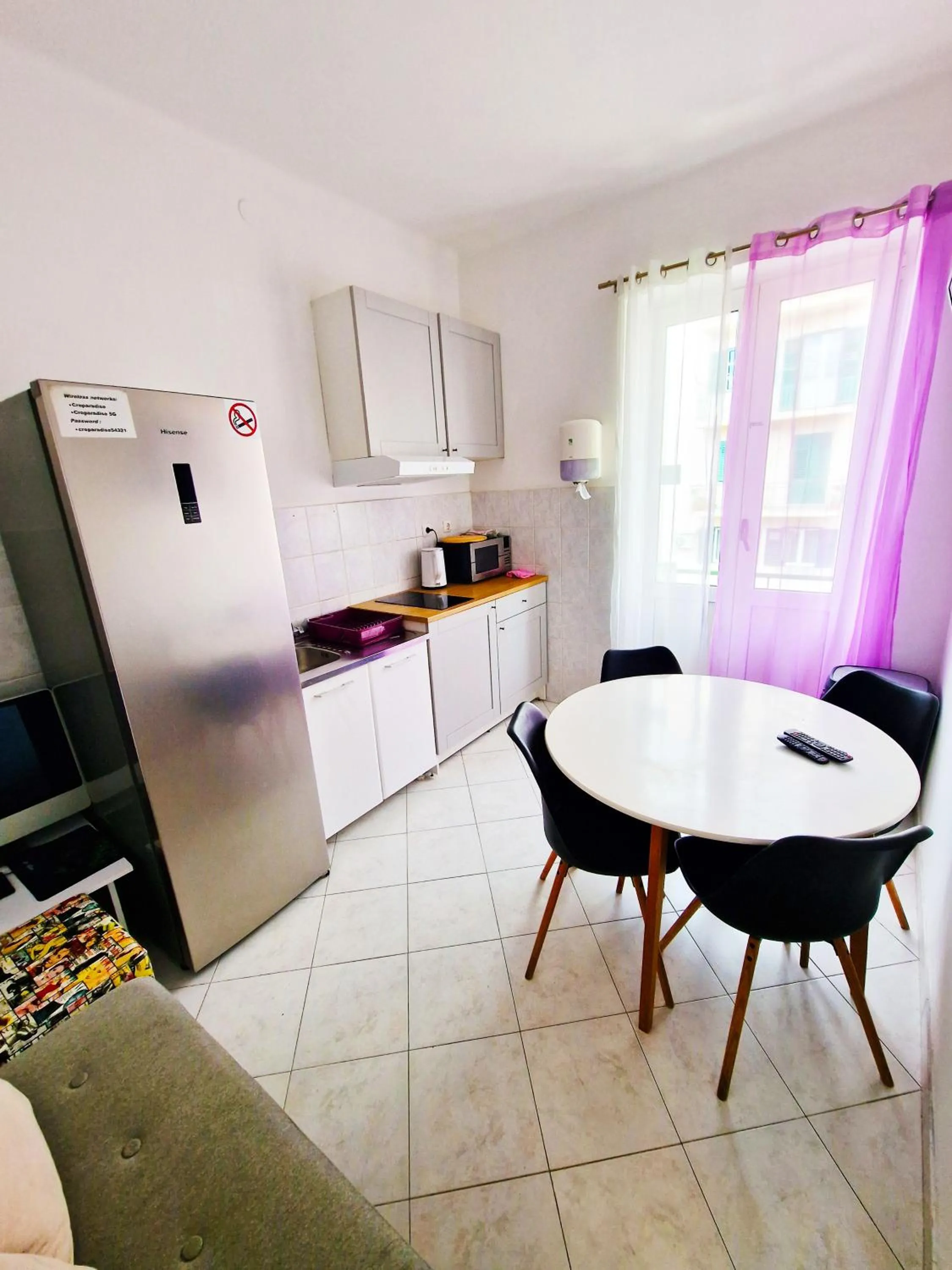 Kitchen or kitchenette in Croparadise Hostel