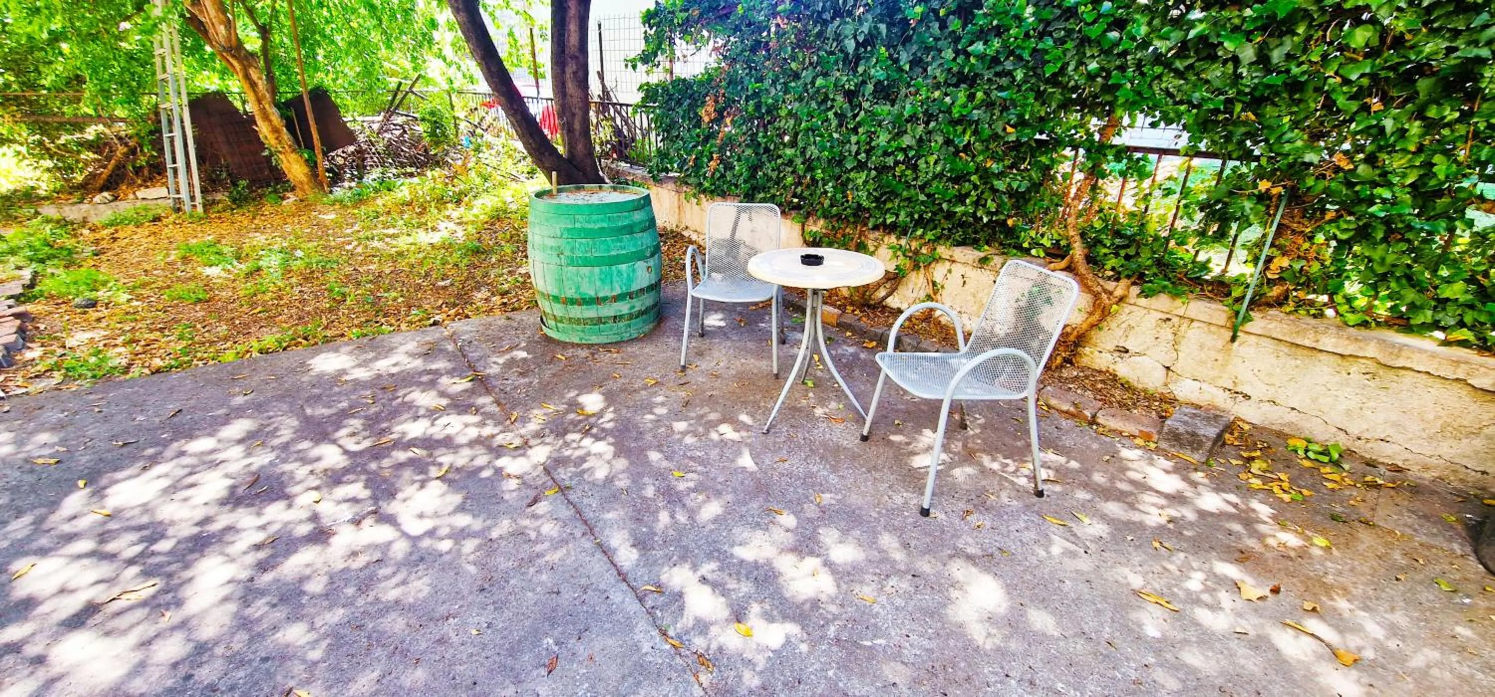 Garden in Croparadise Hostel