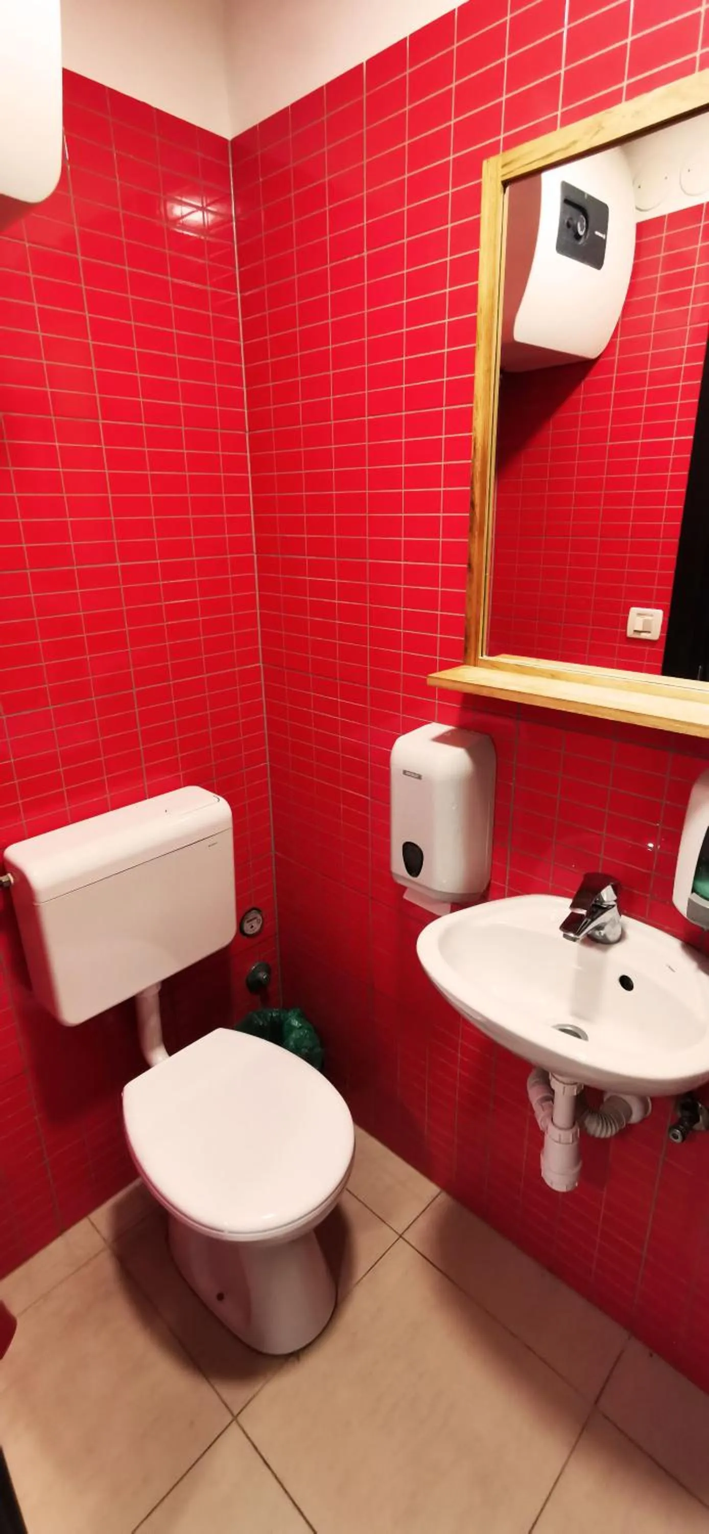 Toilet in Croparadise Hostel