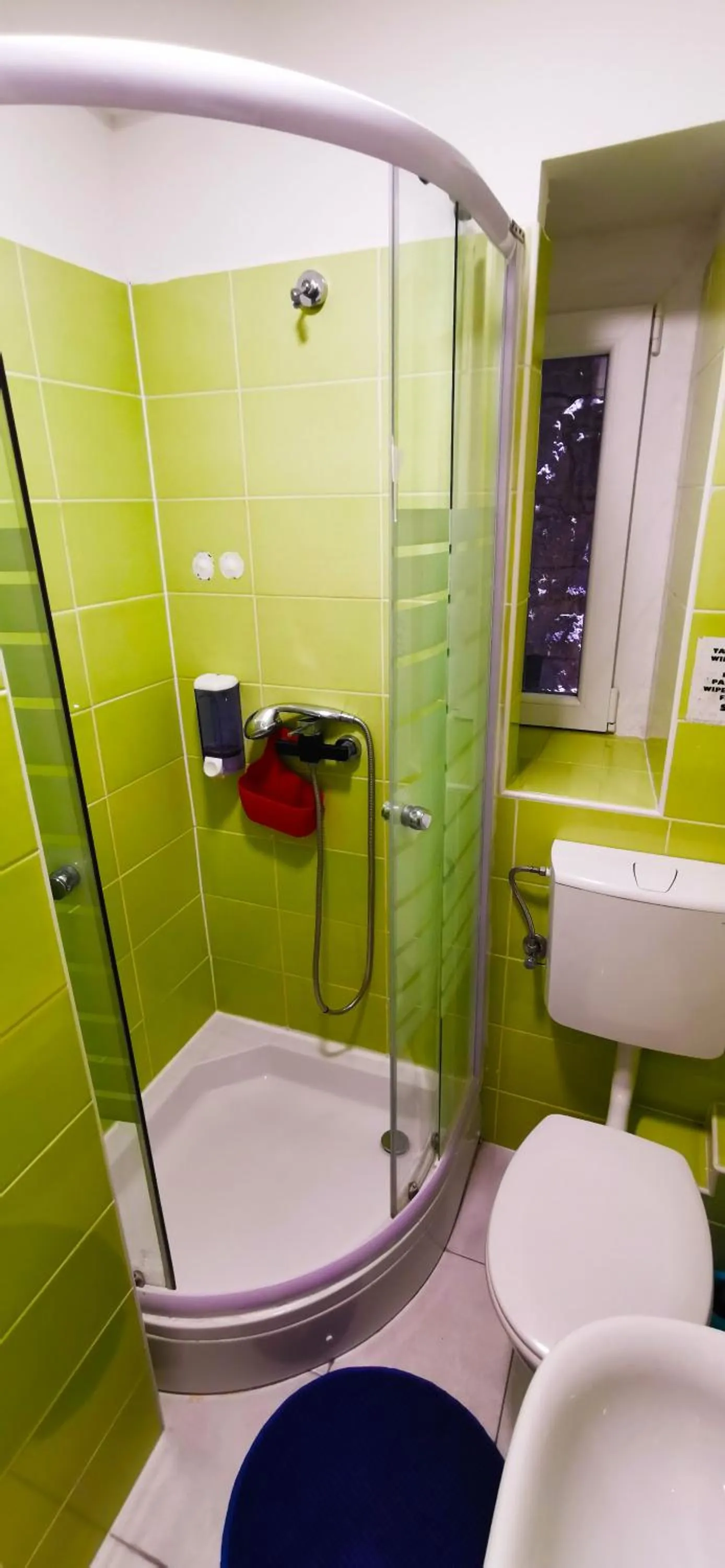 Shower in Croparadise Hostel