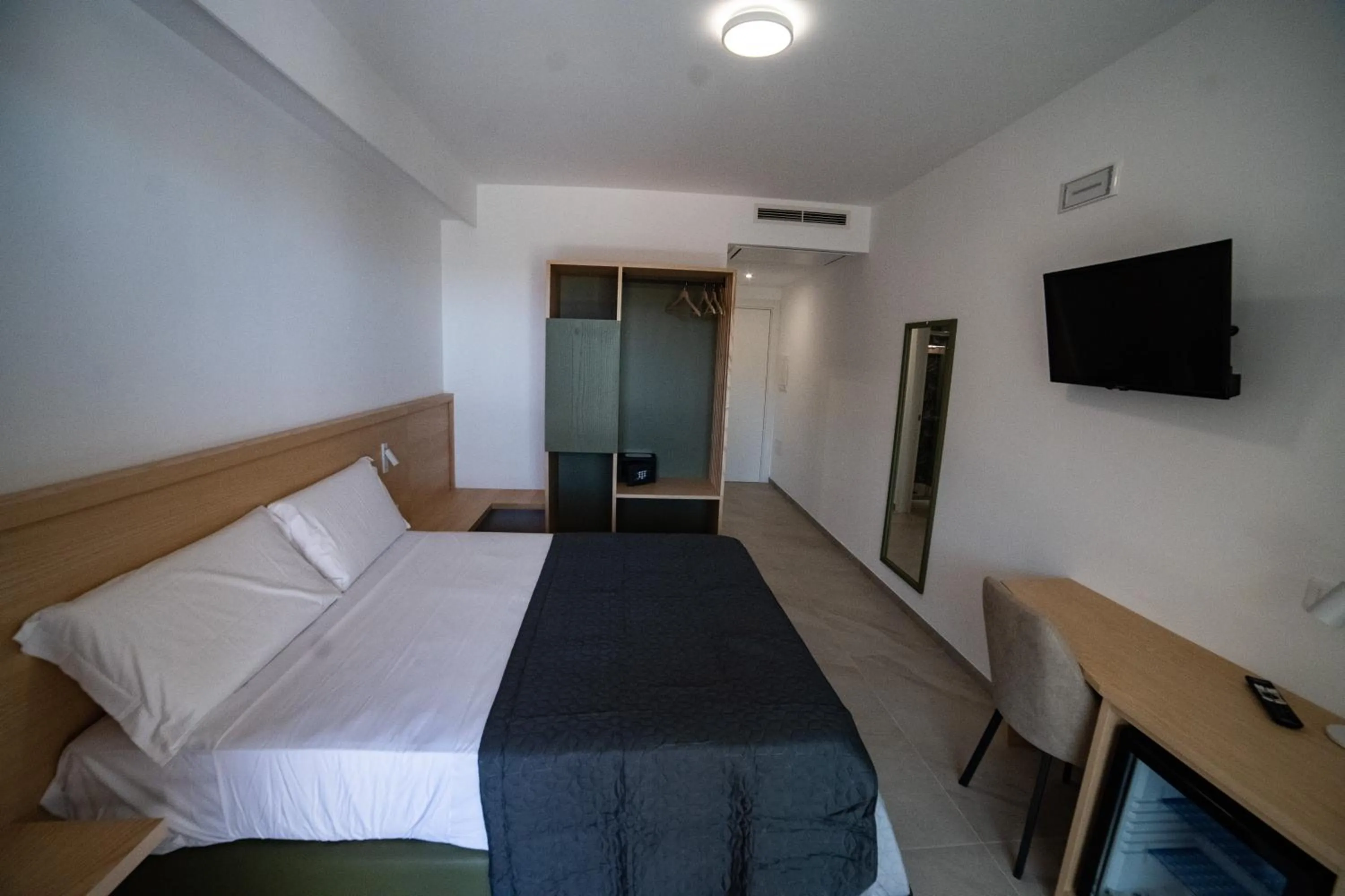 Bed in Middle Town Palace