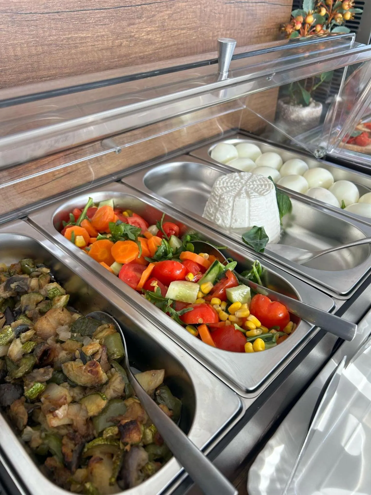 Buffet breakfast in Middle Town Palace