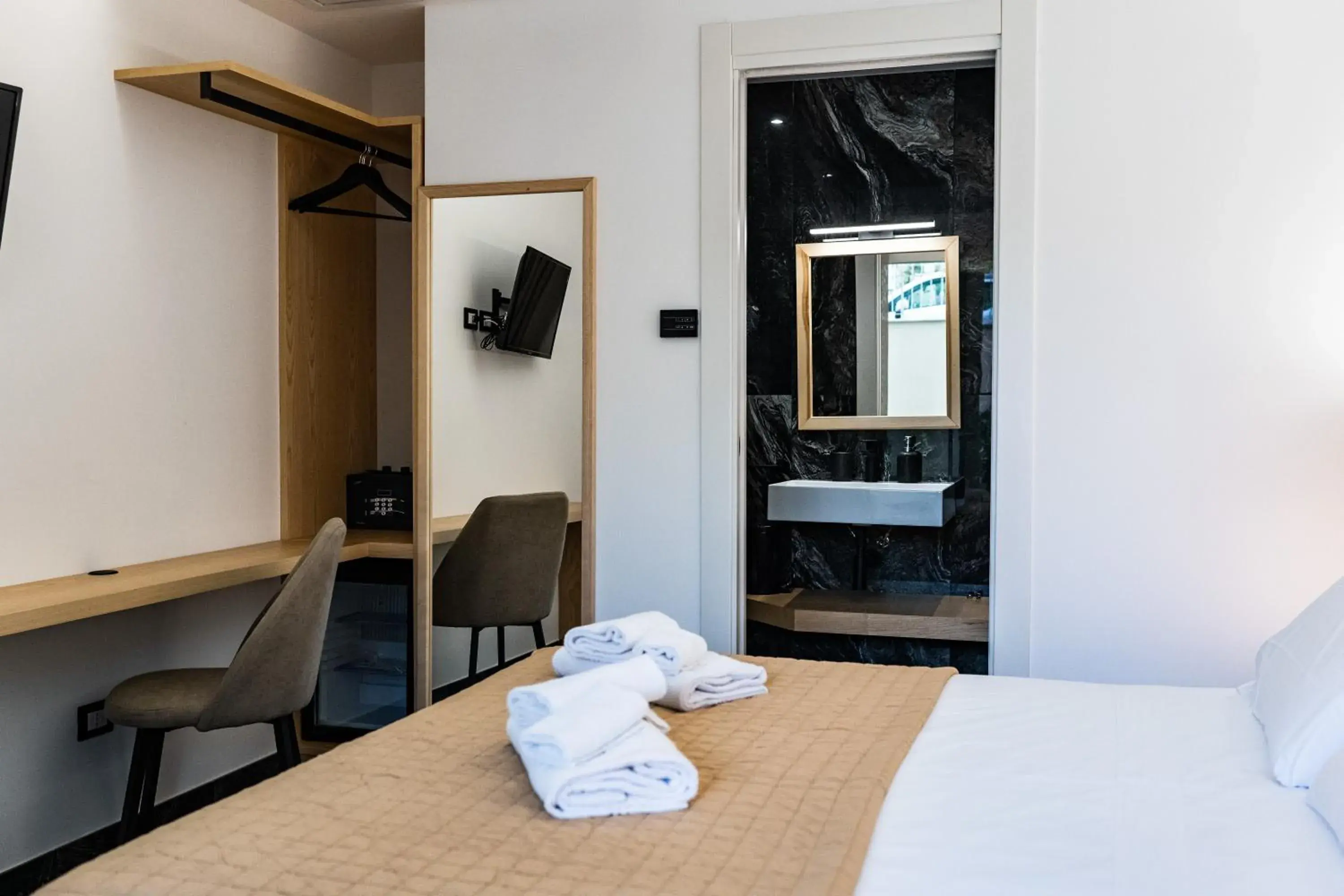 Photo of the whole room, Bed in Middle Town Palace Photo of the whole room, Bed in Middle Town Palace