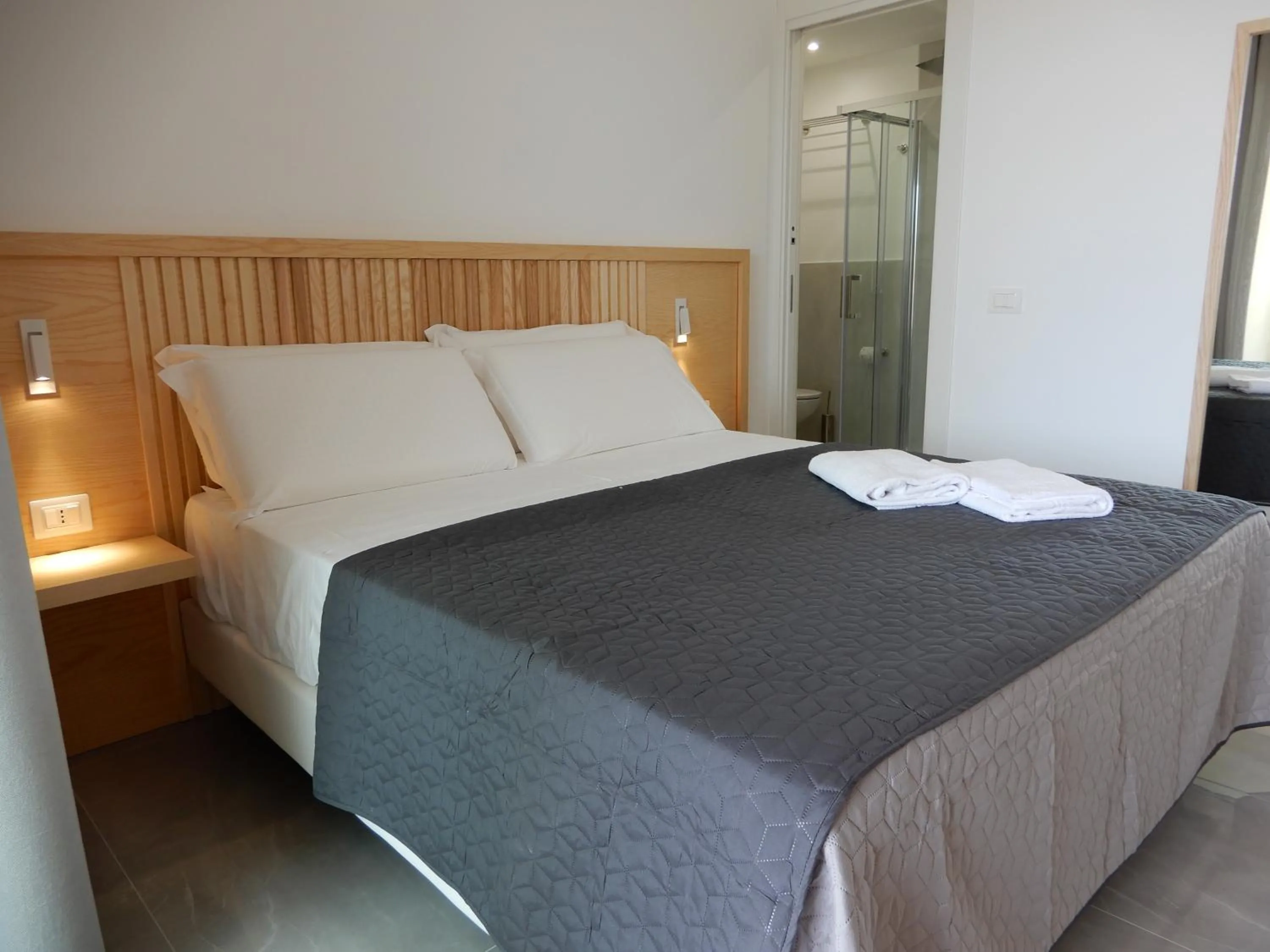 Bed in Middle Town Palace