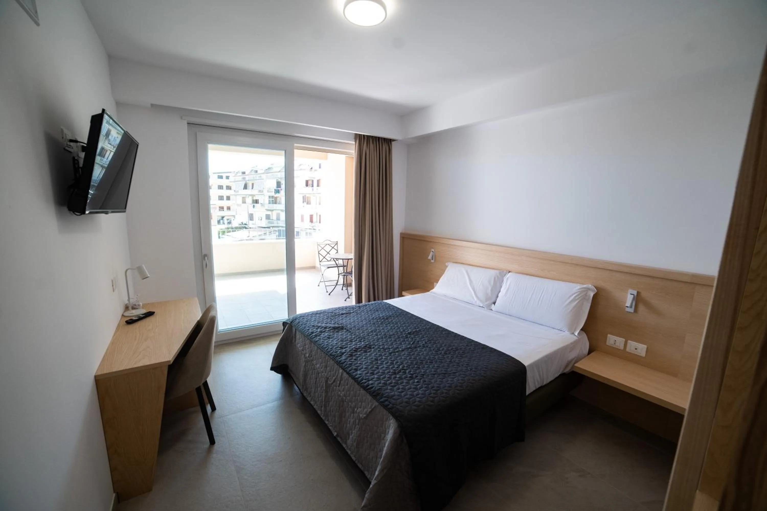 TV and multimedia, Bed in Middle Town Palace