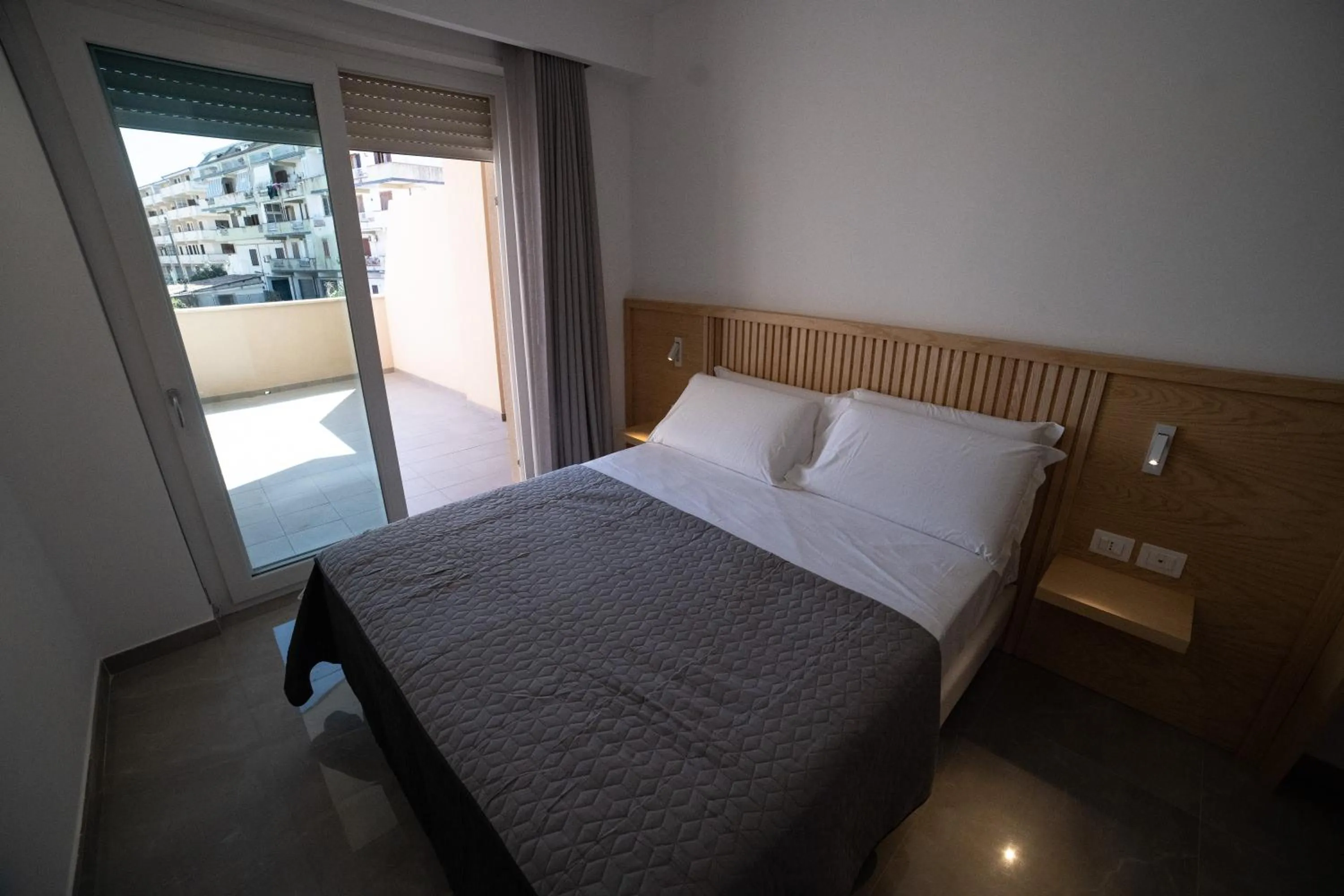 Photo of the whole room, Bed in Middle Town Palace