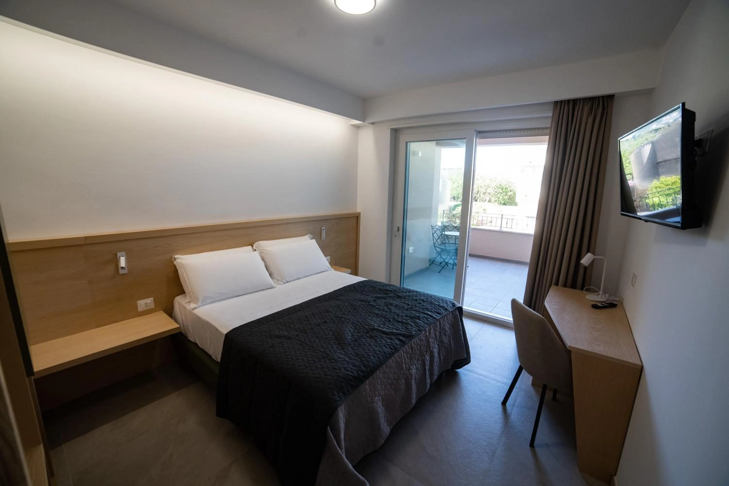 Bed in Middle Town Palace