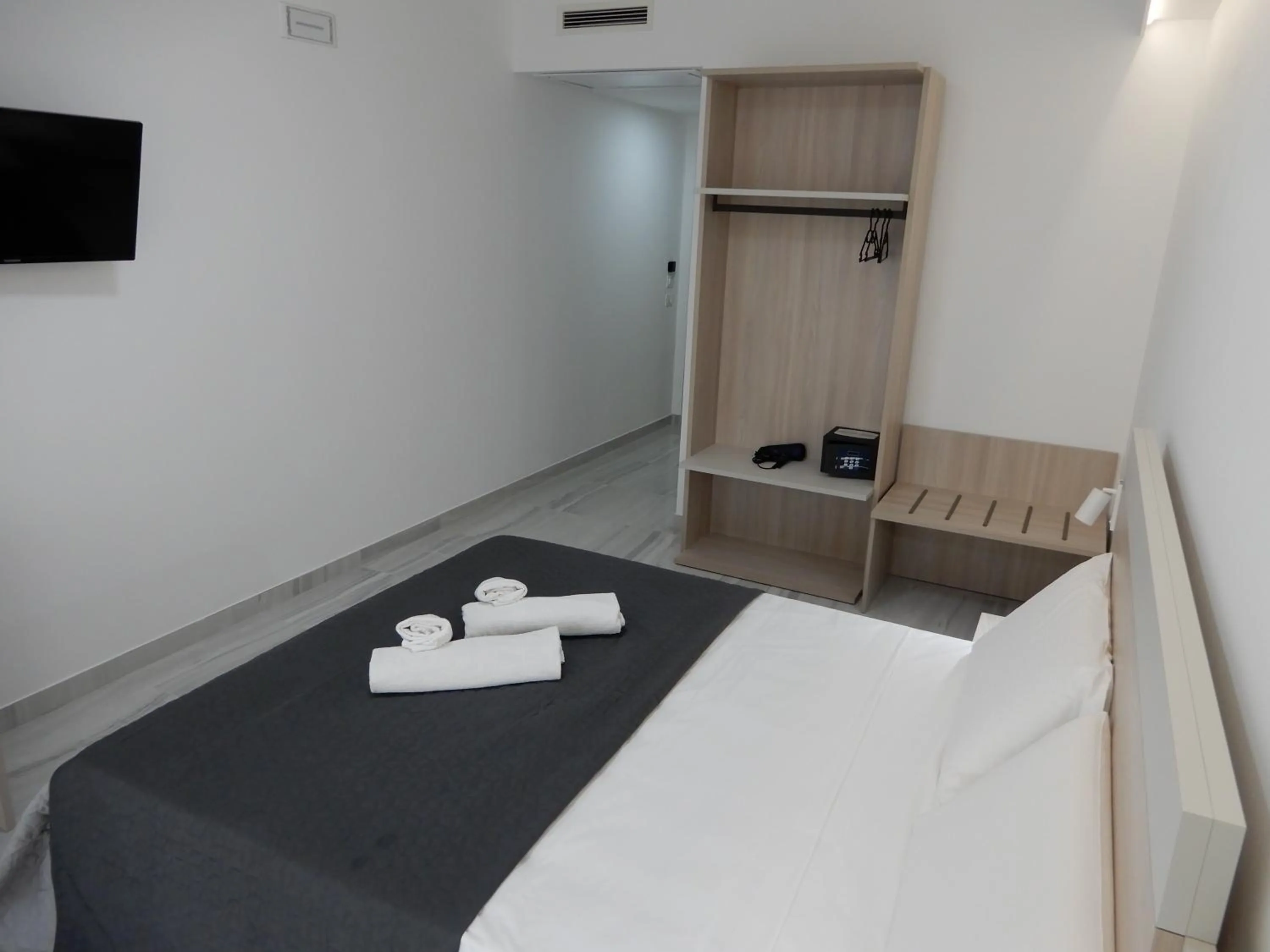 TV and multimedia, Bed in Middle Town Palace