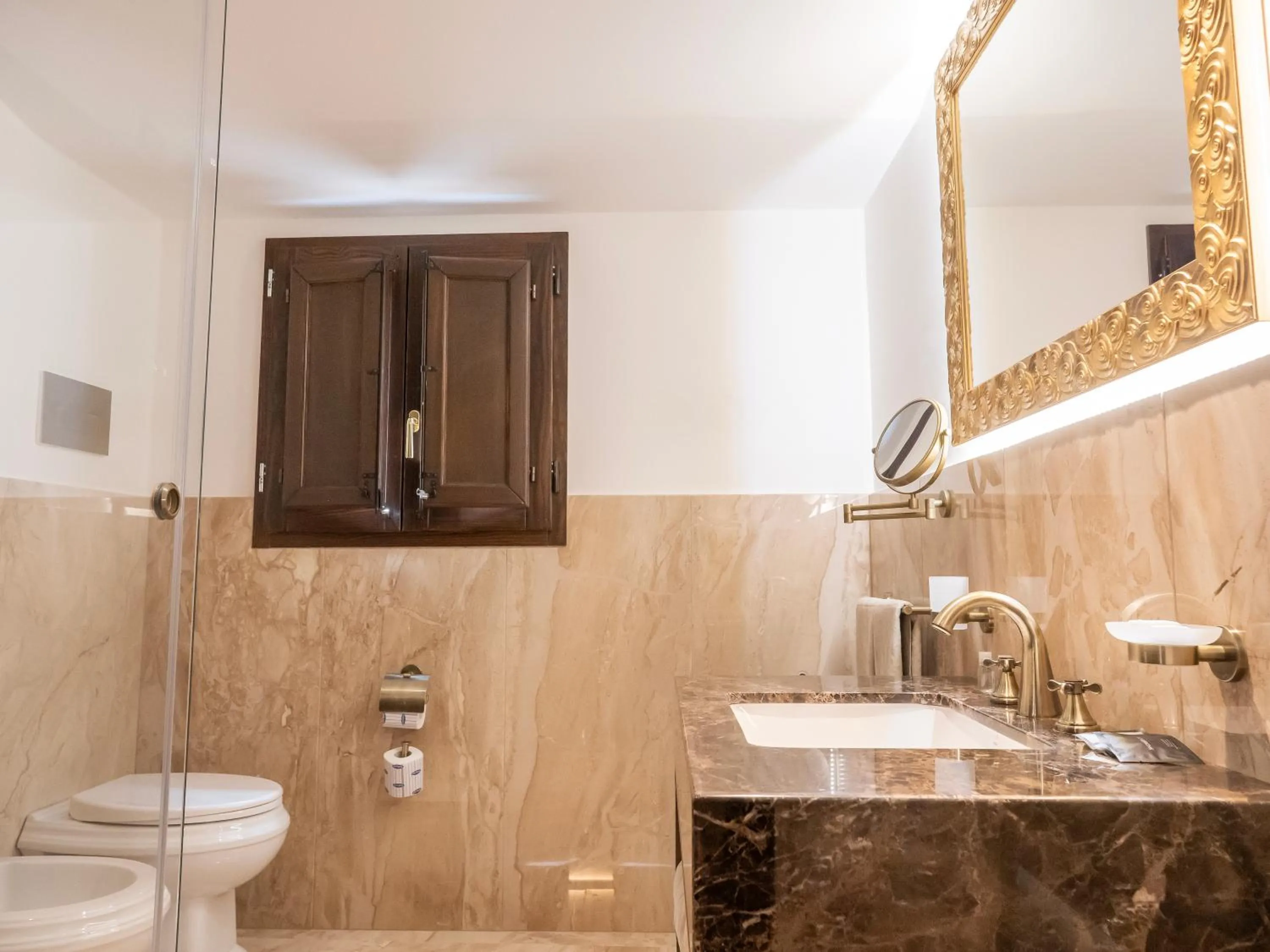 Bathroom in Villa Alliata di Pietratagliata