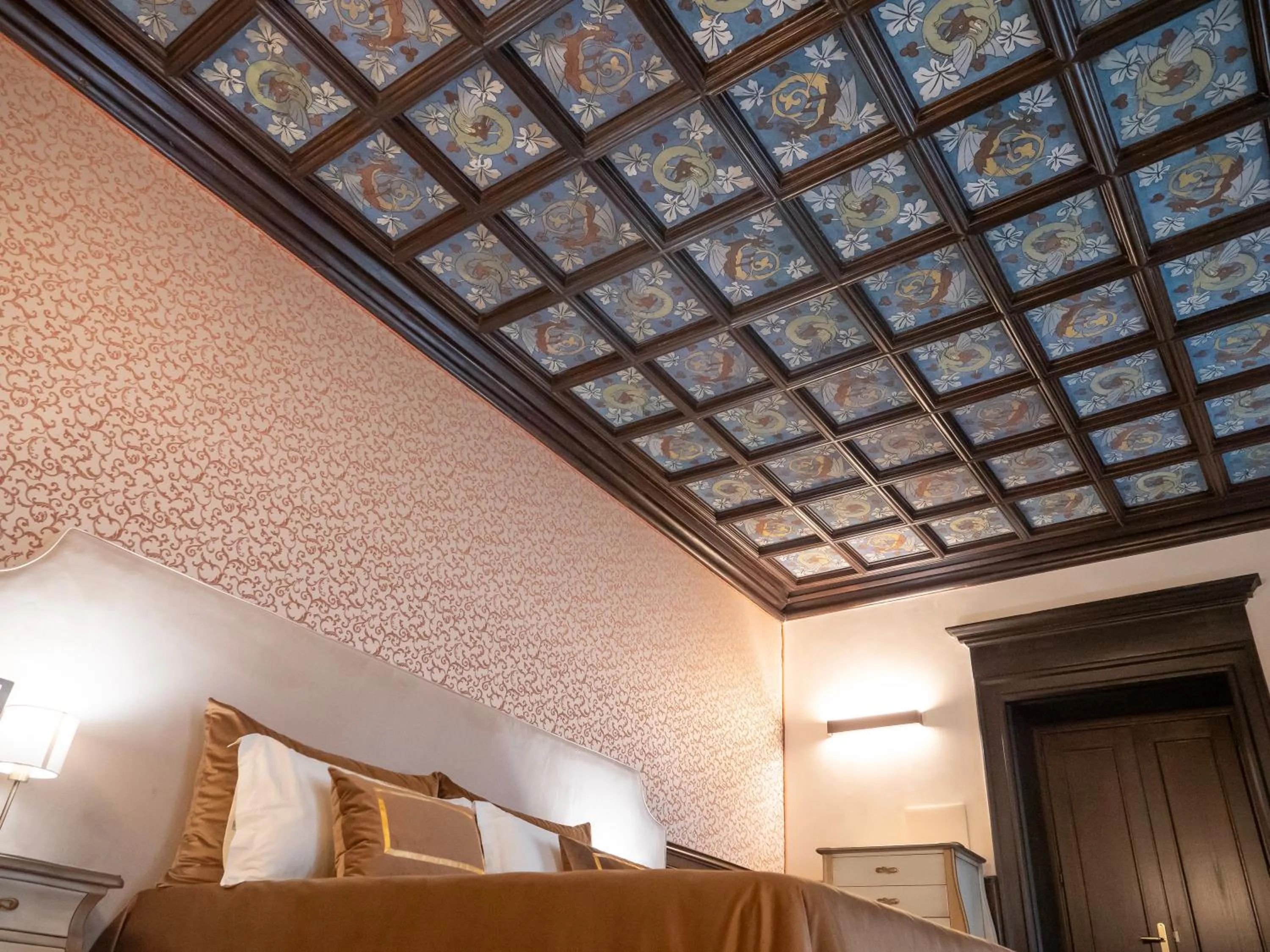 Bed in Villa Alliata di Pietratagliata