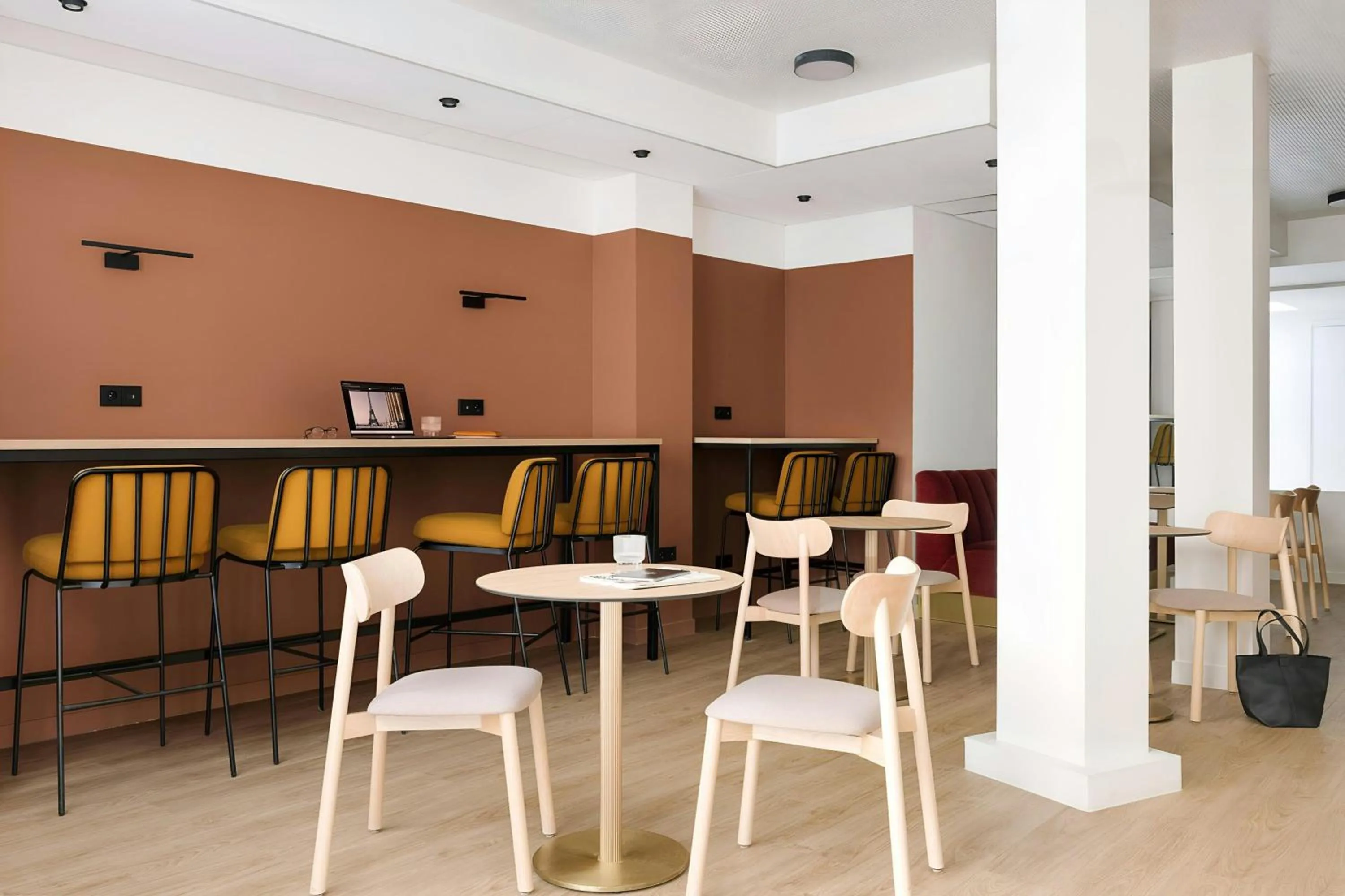 Lobby or reception in Yvette Hotel Porte de Versailles, Sonder by Marriott Bonvoy