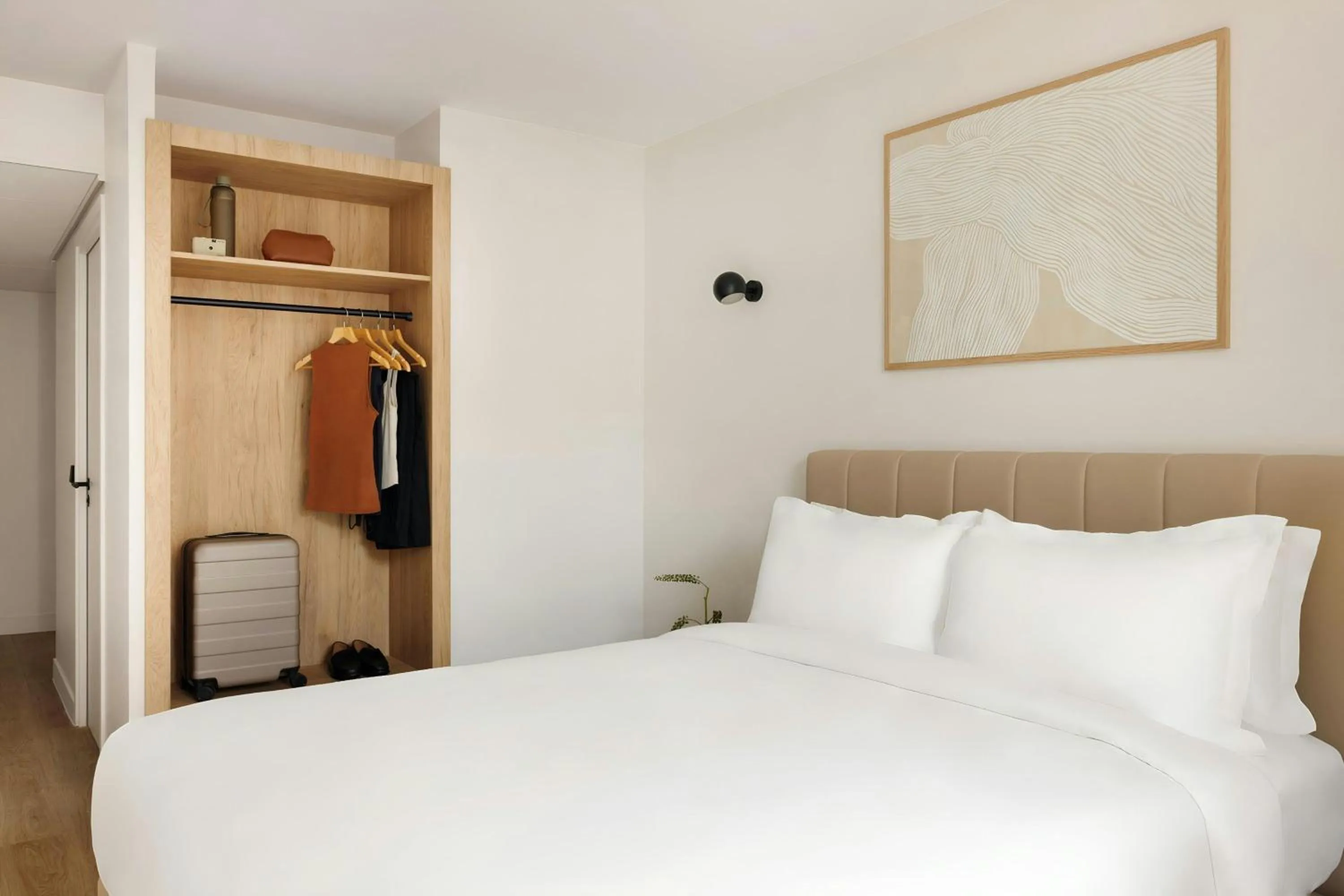 Bedroom, Bed in Yvette Hotel Porte de Versailles, Sonder by Marriott Bonvoy