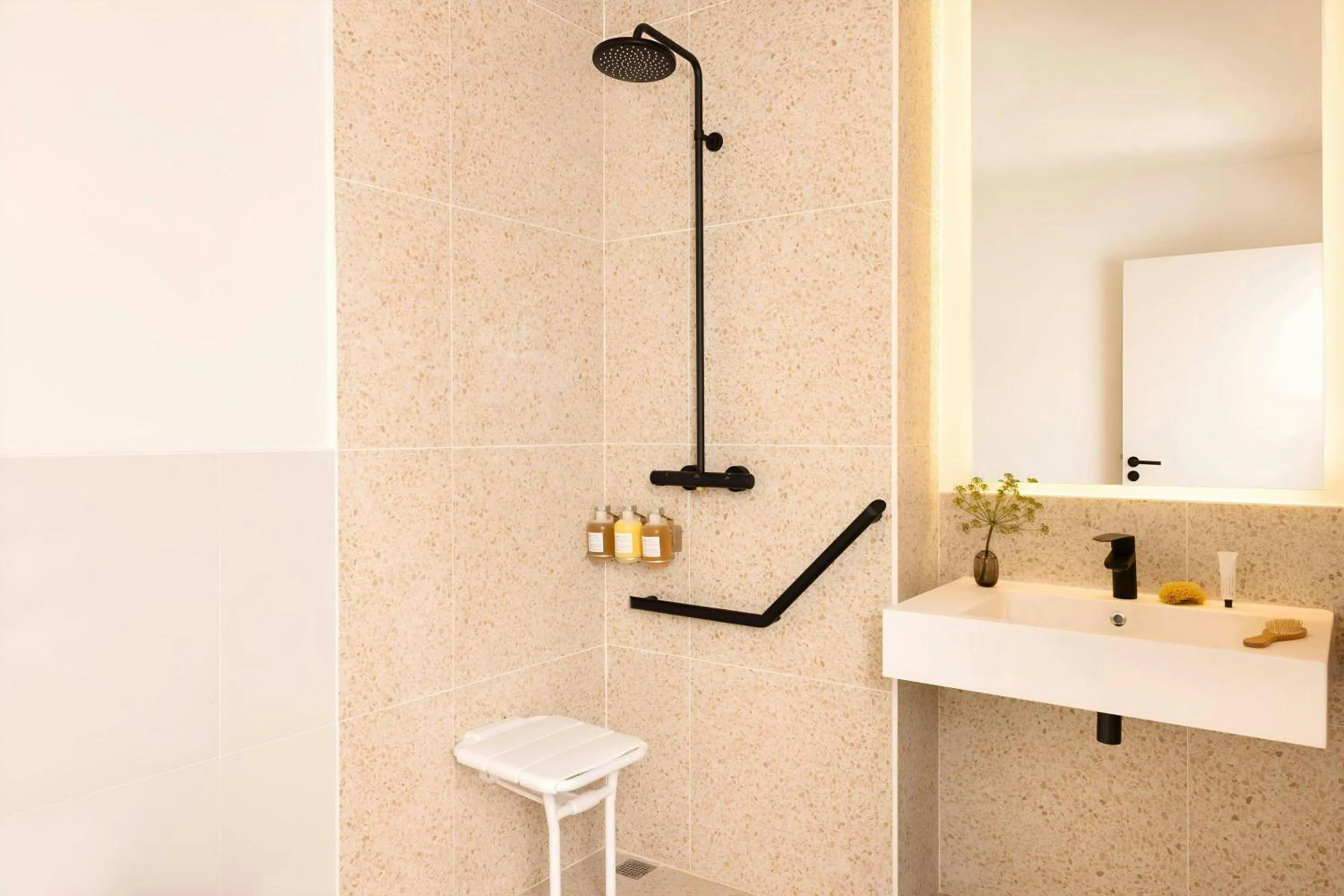 Bathroom in Yvette Hotel Porte de Versailles, Sonder by Marriott Bonvoy