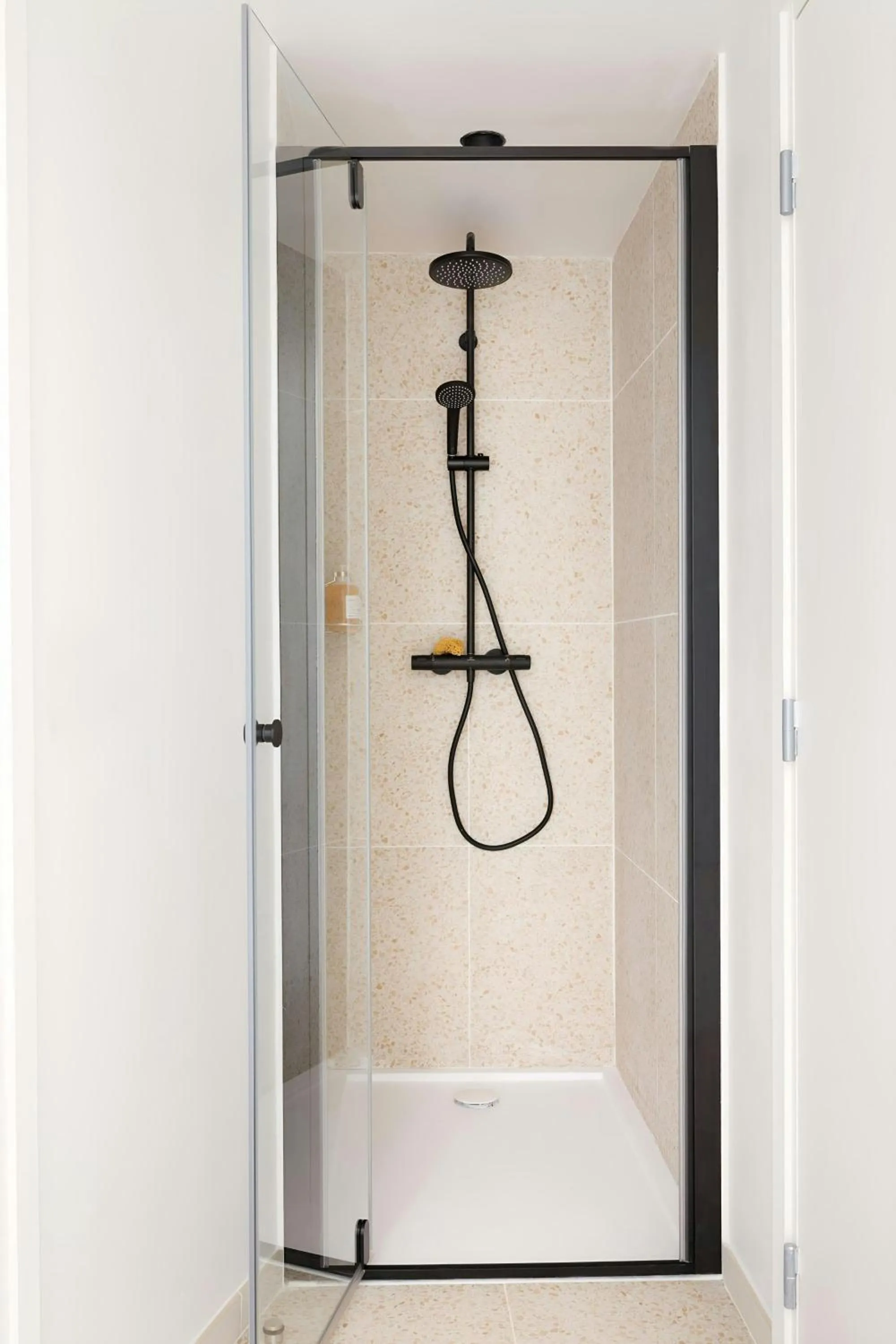 Bathroom in Yvette Hotel Porte de Versailles, Sonder by Marriott Bonvoy