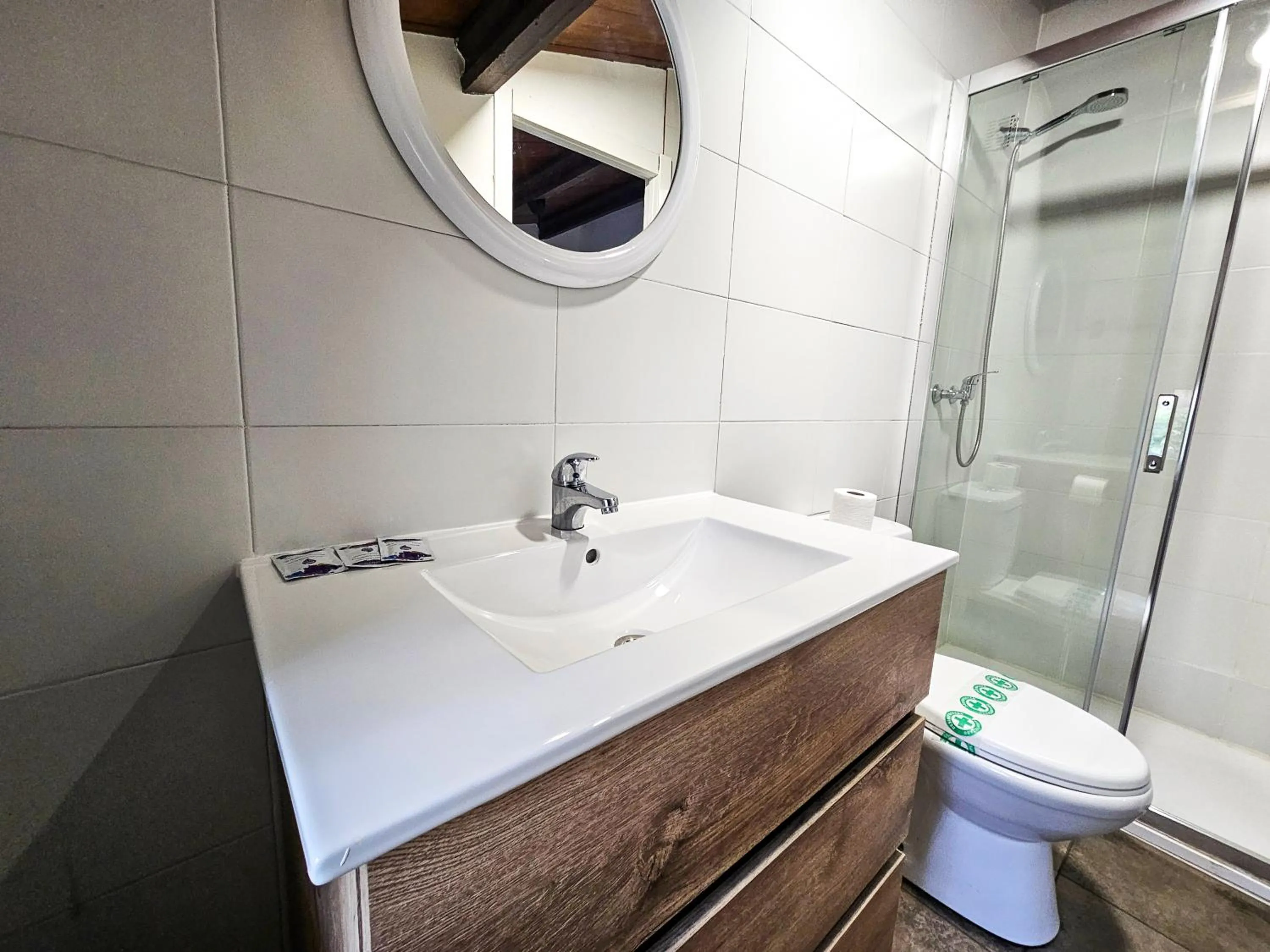 Shower in SOLOPUENT Hotel Rural