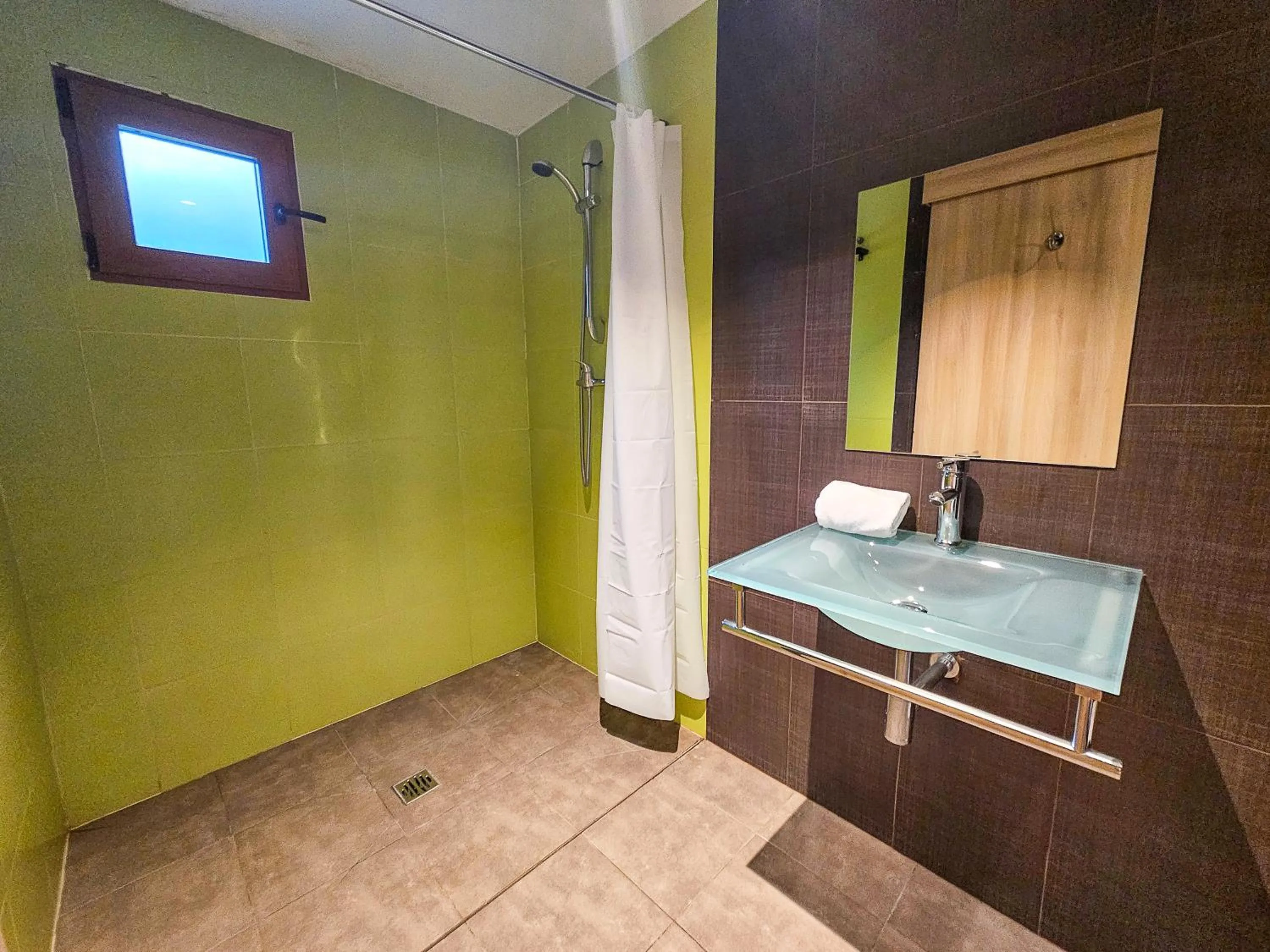 Shower in SOLOPUENT Hotel Rural