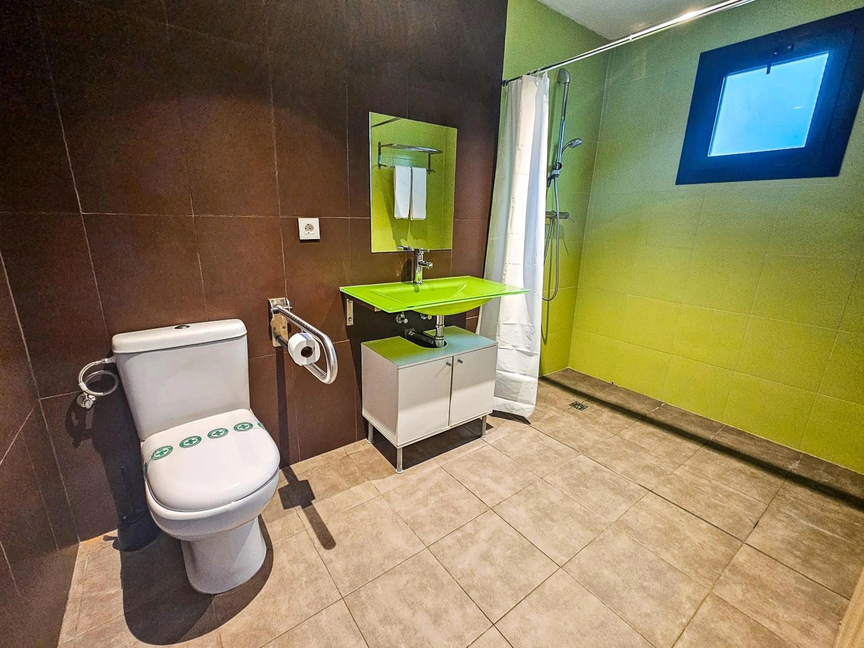 Shower in SOLOPUENT Hotel Rural