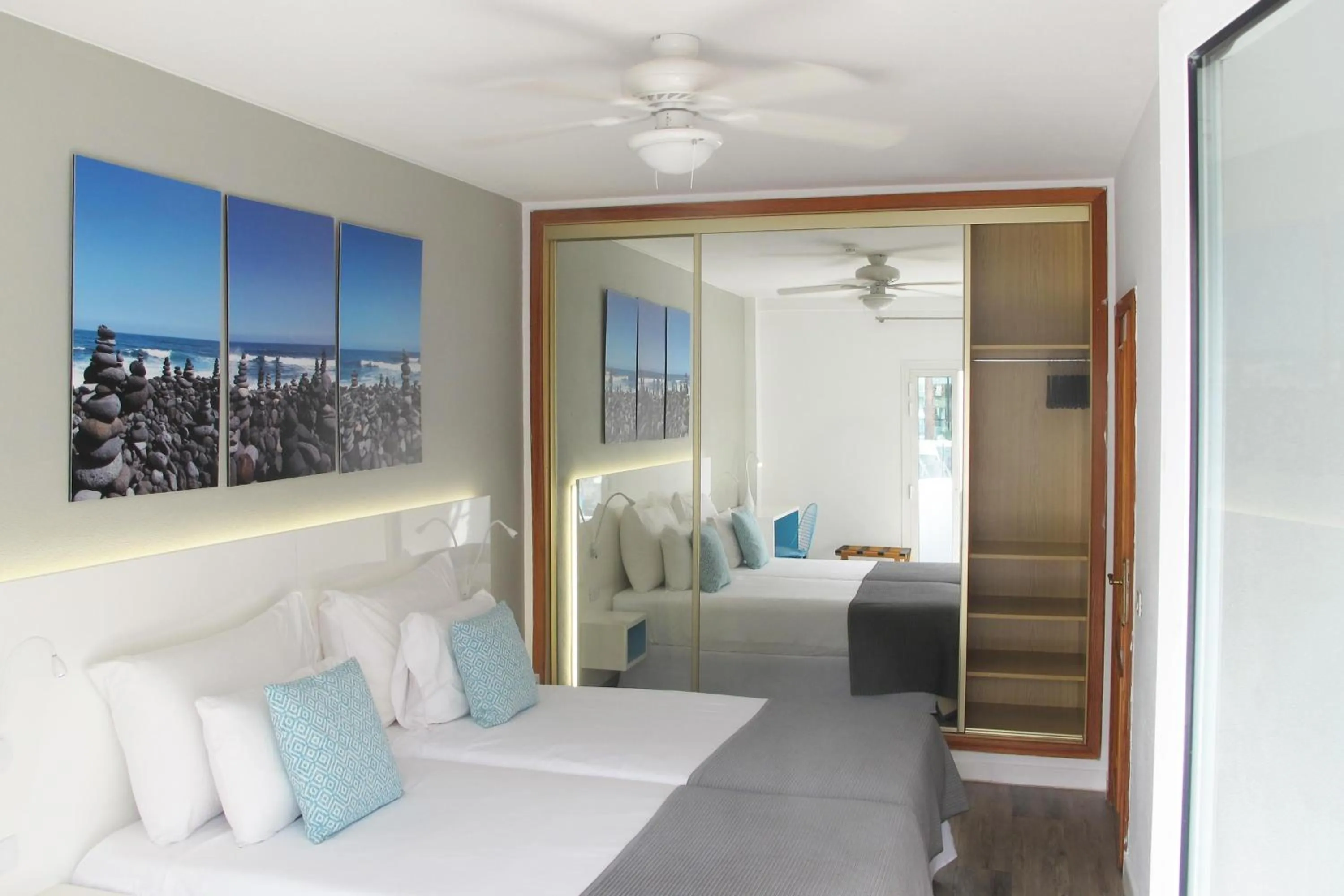 Photo of the whole room, Bed in Coral Compostela Beach Golf