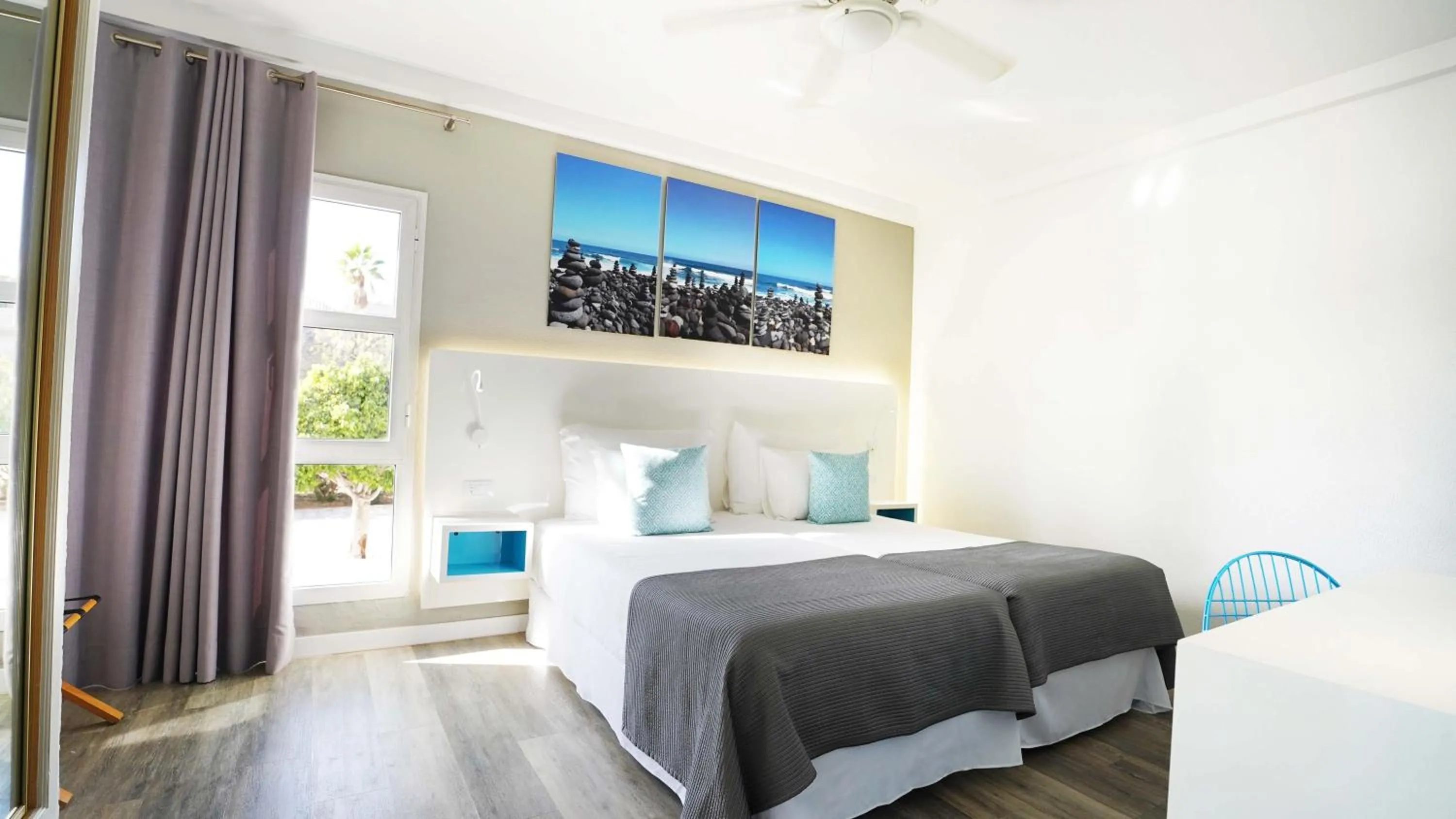 Photo of the whole room, Bed in Coral Compostela Beach Golf