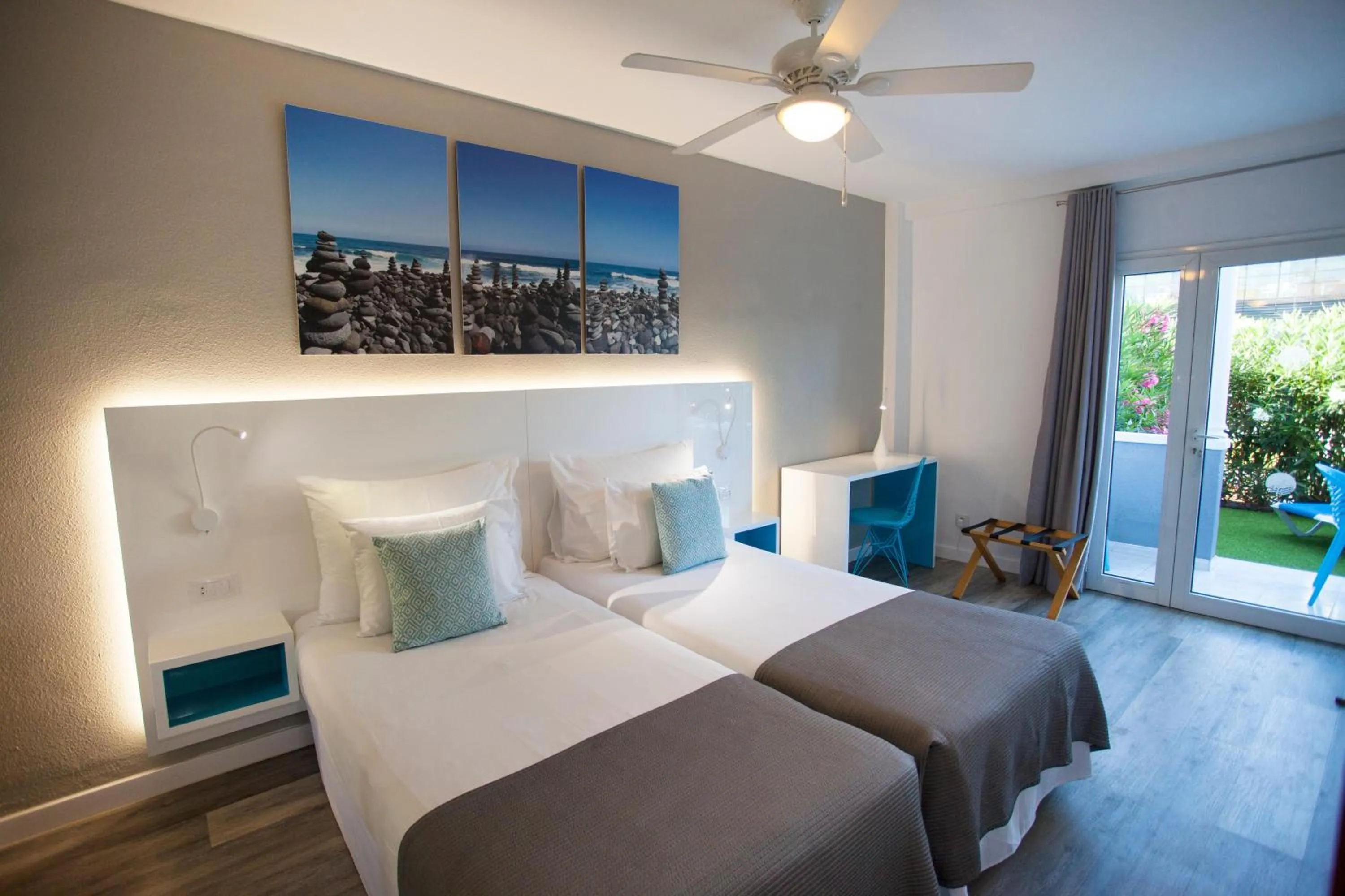 Photo of the whole room, Bed in Coral Compostela Beach Golf