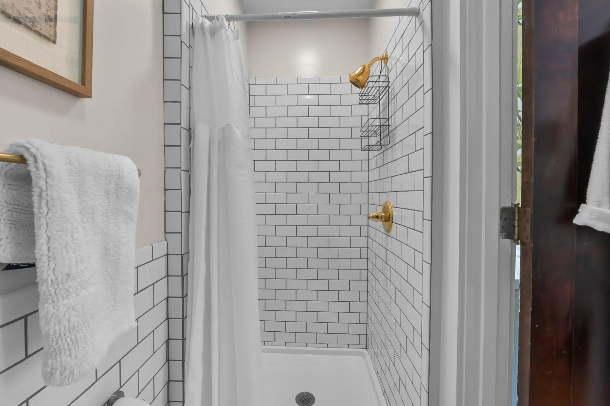 Shower in Rockwood Inn