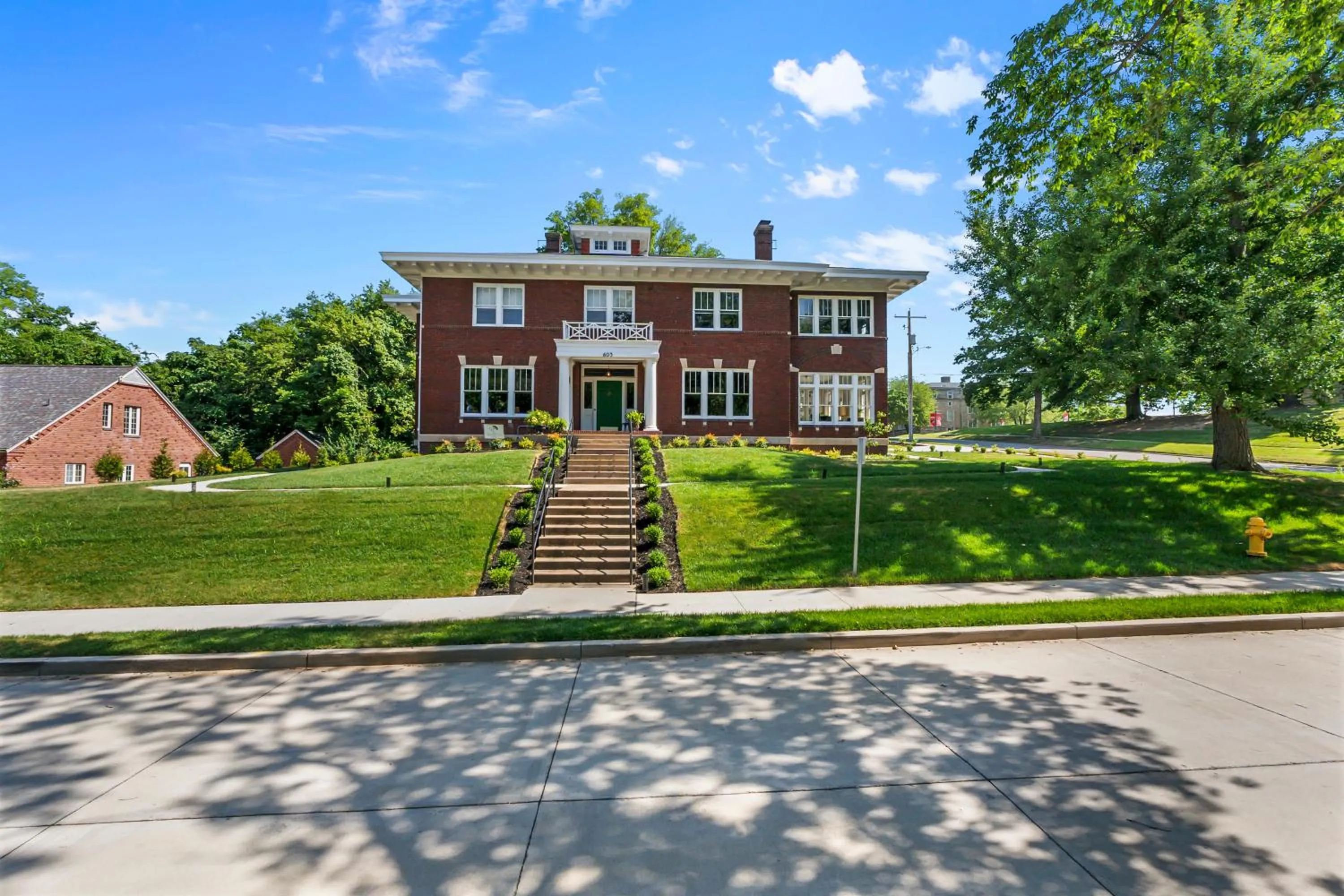Property building in Rockwood Inn
