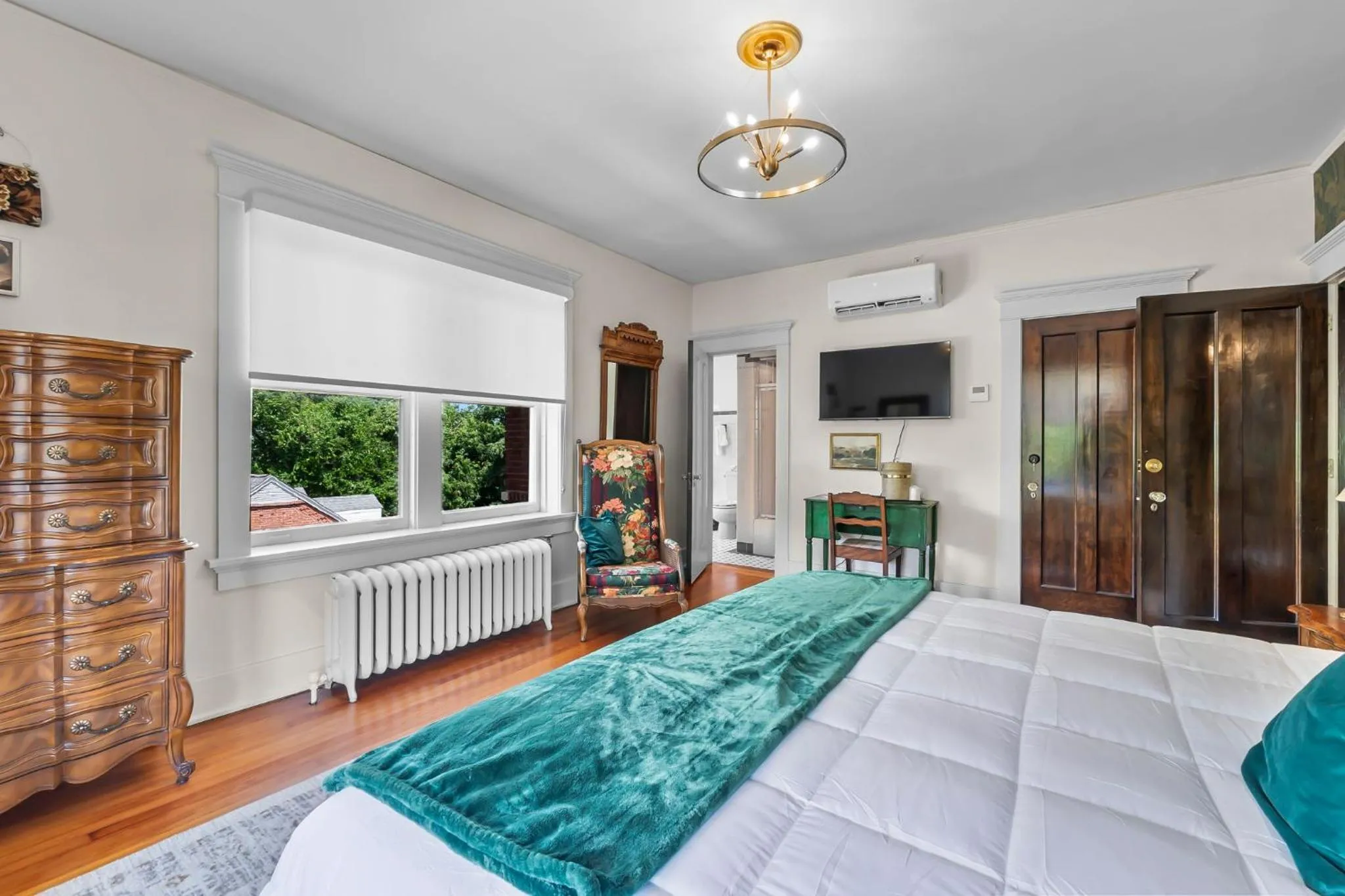 Photo of the whole room, Bed in Rockwood Inn