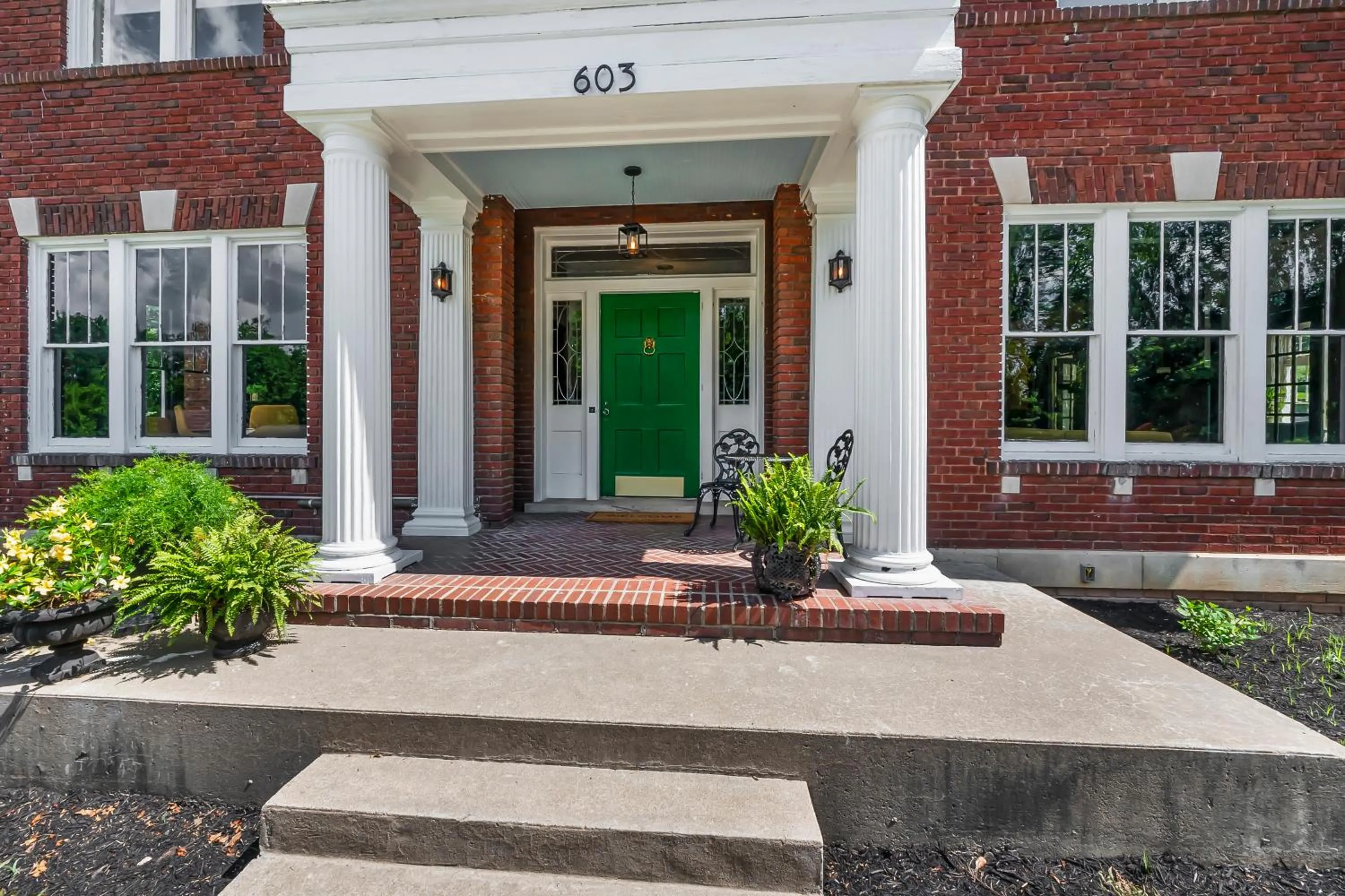 Property building in Rockwood Inn