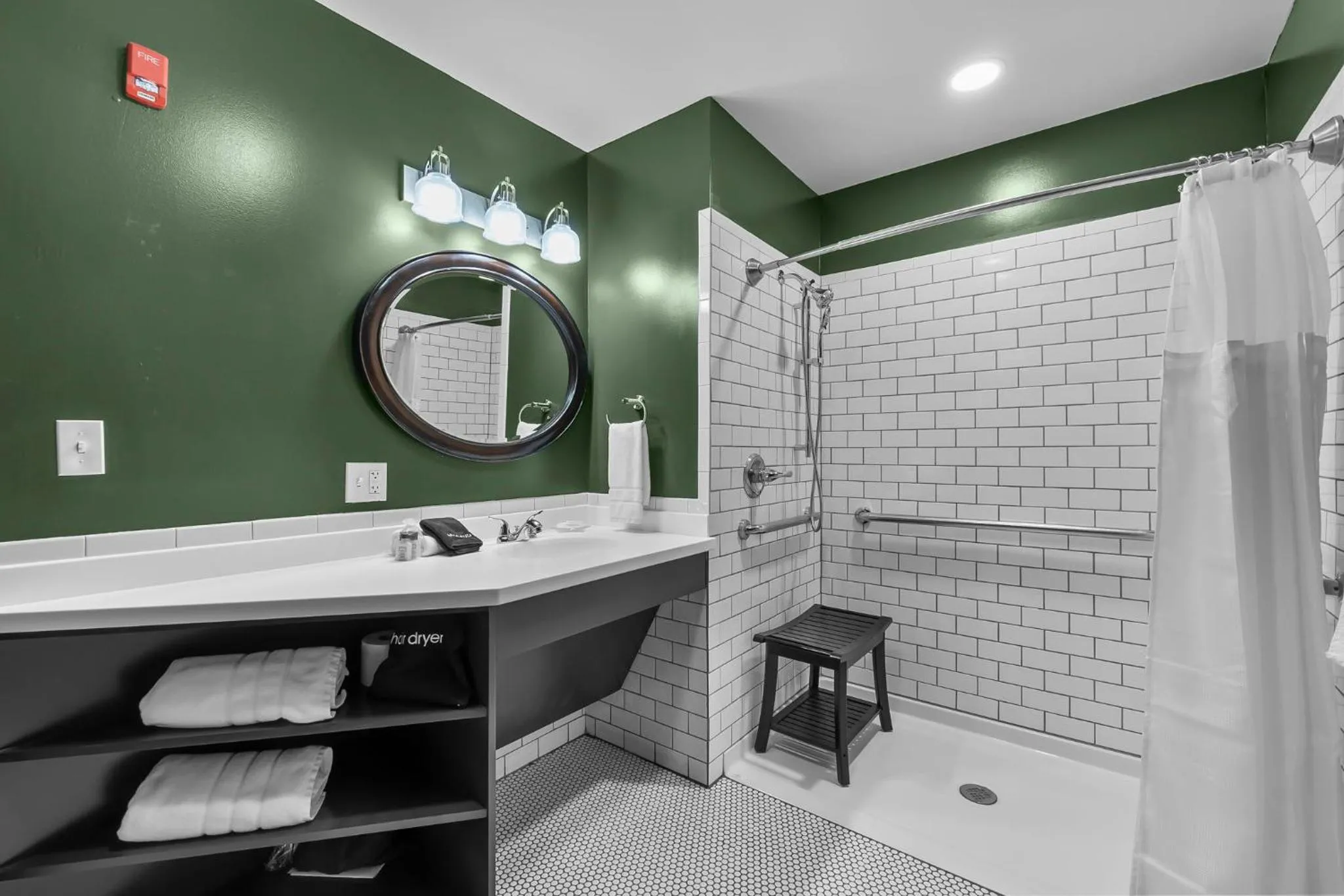 Shower in Rockwood Inn