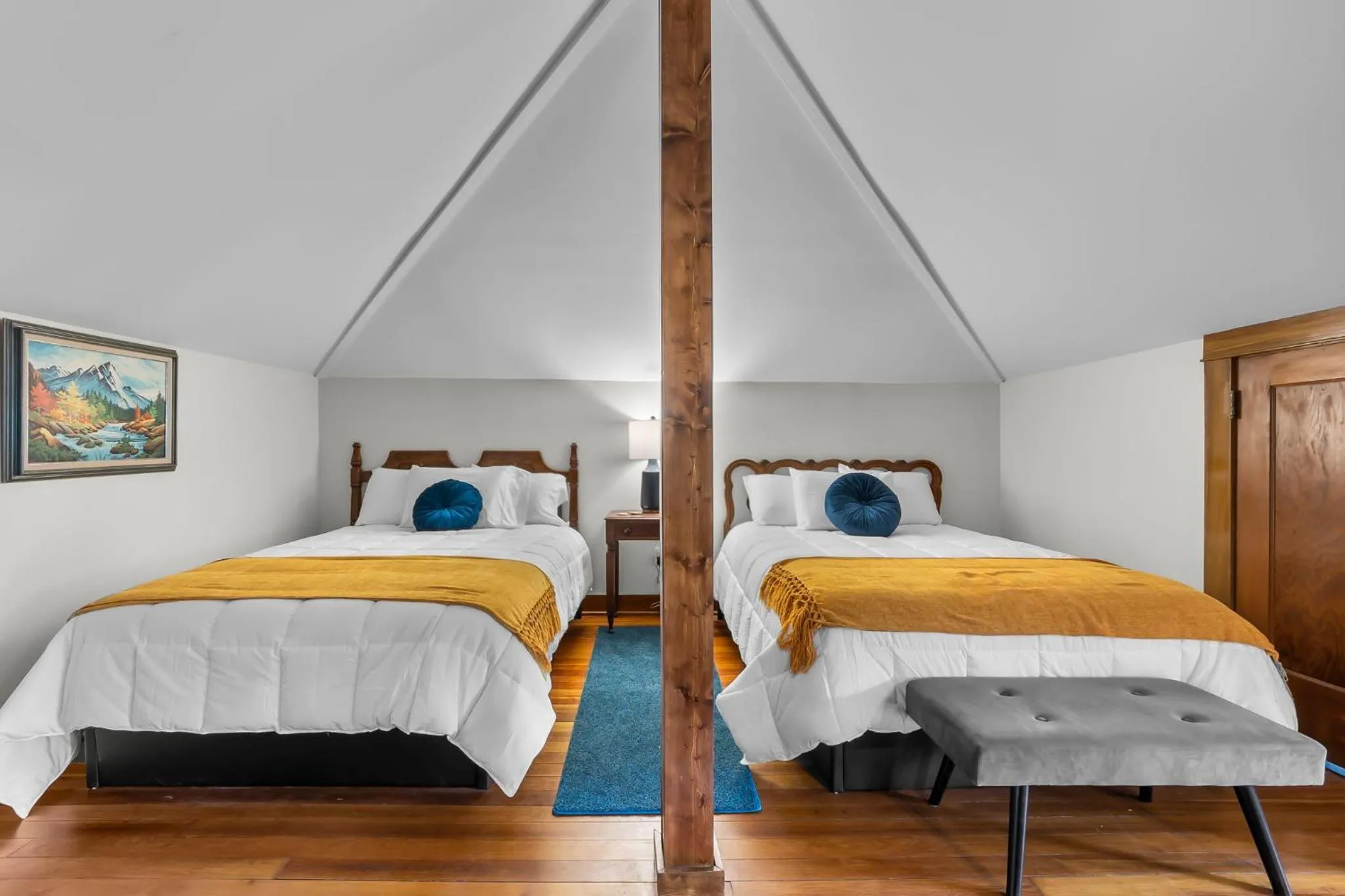 Bed in Rockwood Inn