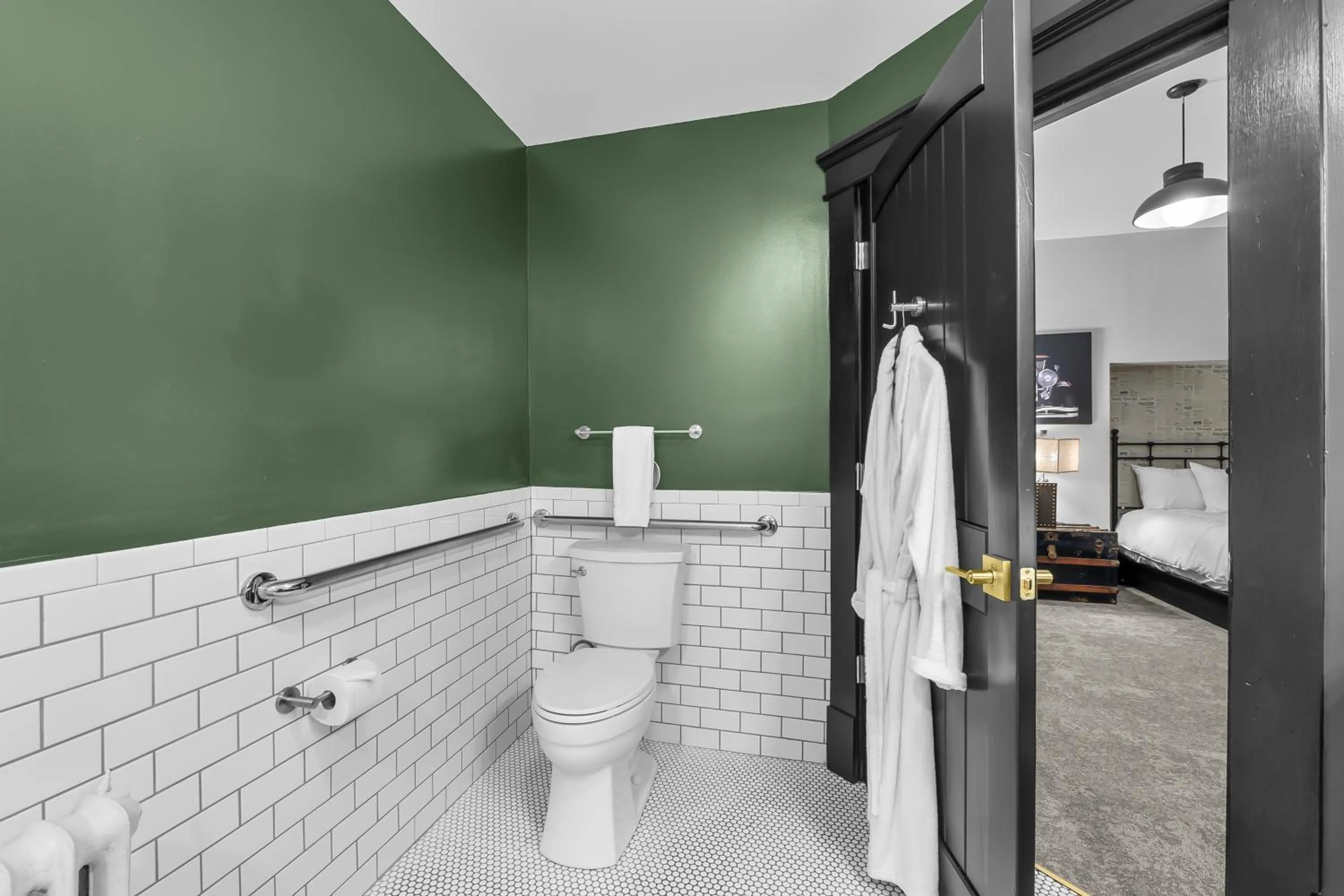 Toilet in Rockwood Inn