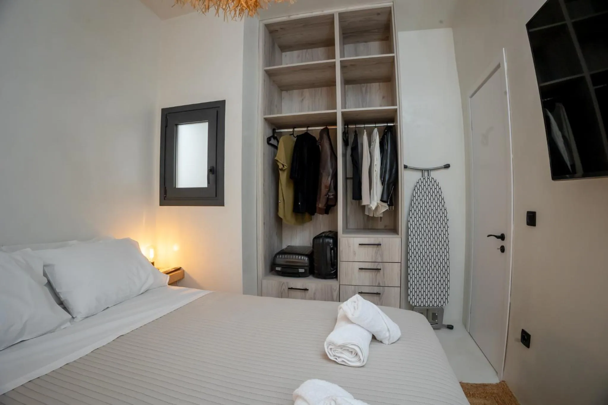 Bed in Jenny's Home Acropolis