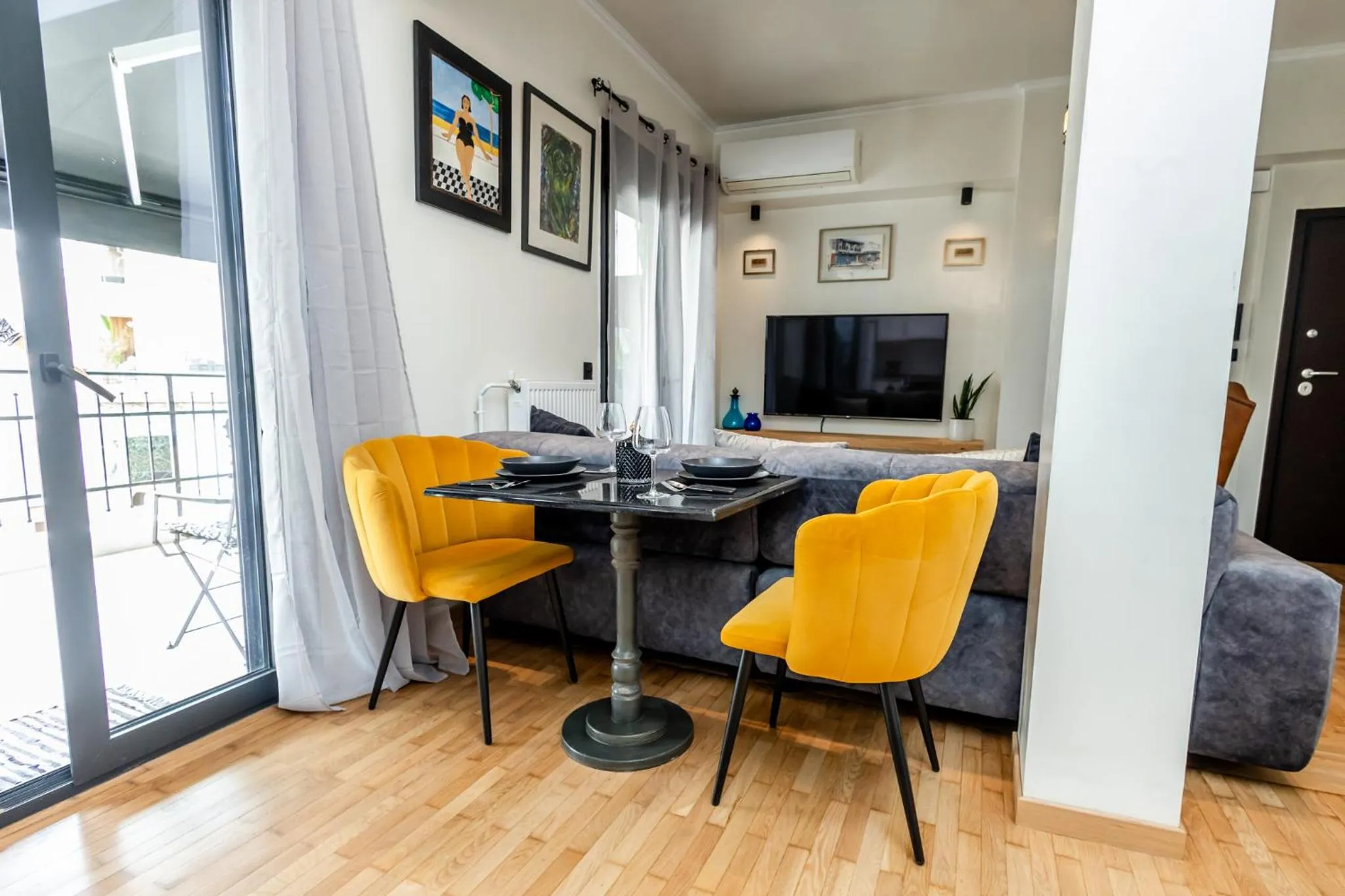 Dining area in Jenny's Home Acropolis