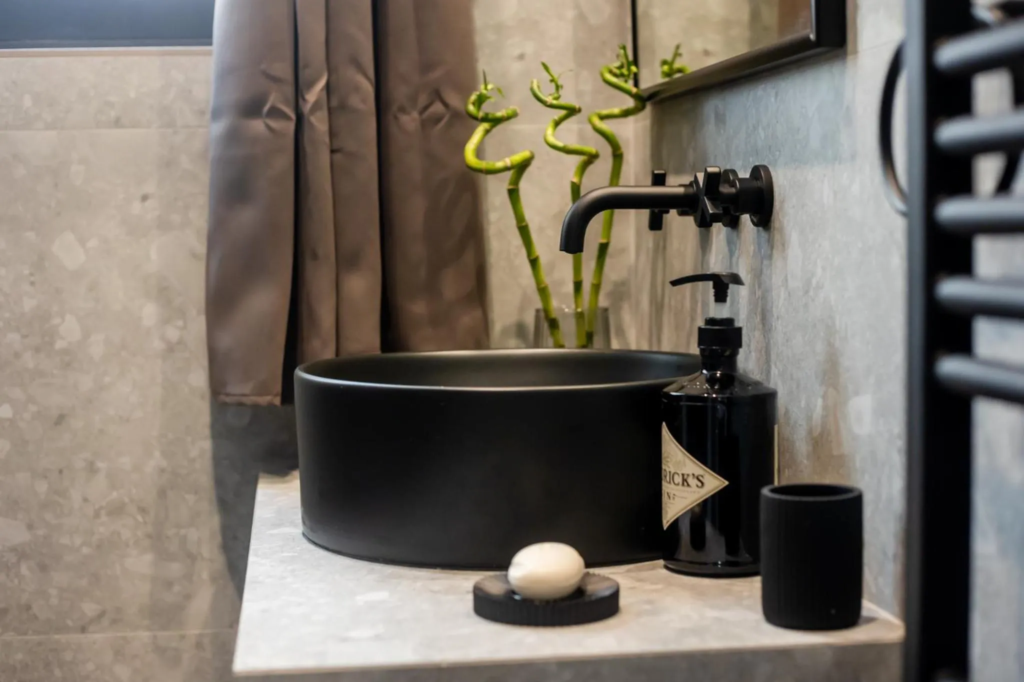 Bath in Jenny's Home Acropolis