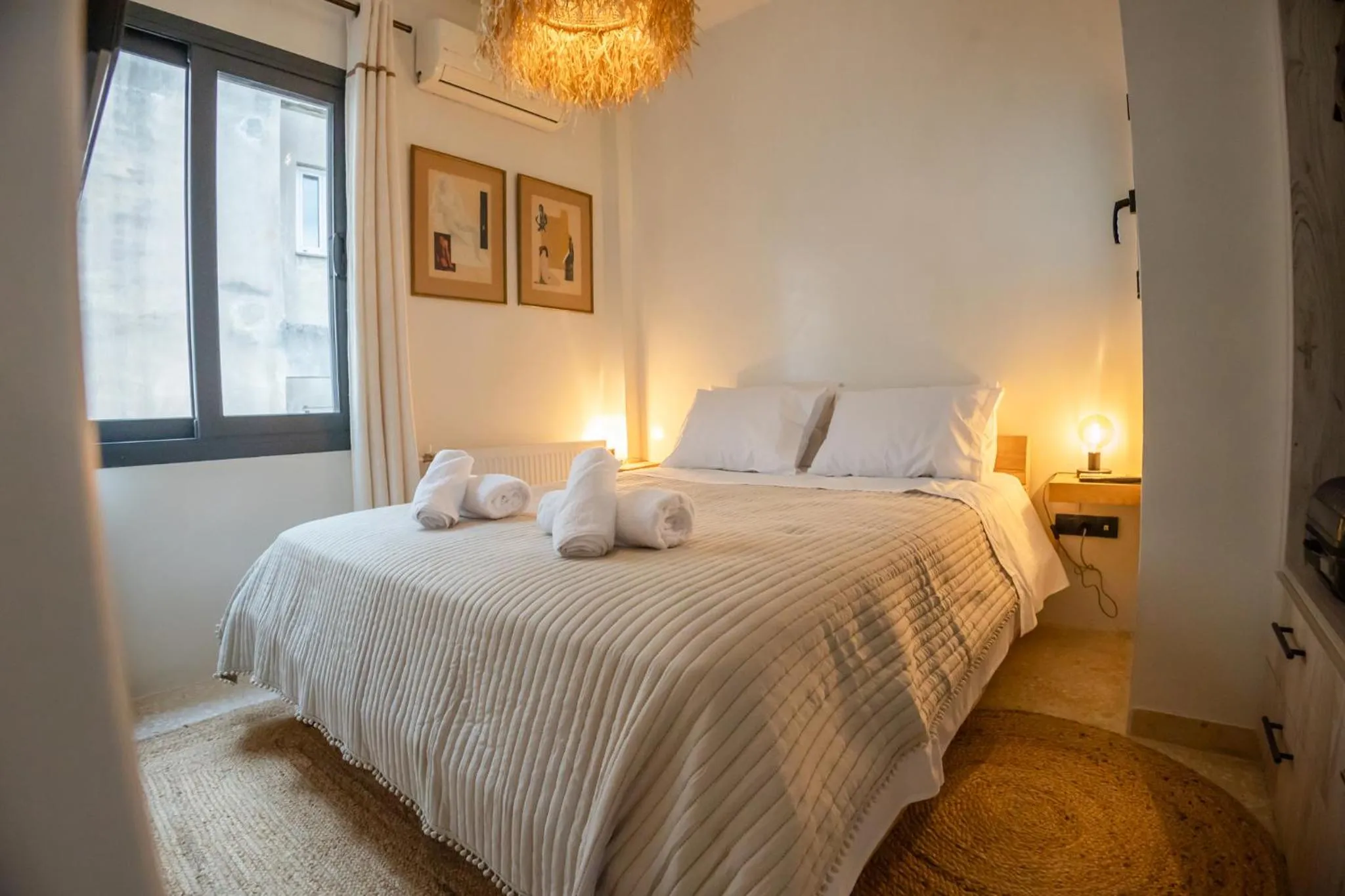 Bed in Jenny's Home Acropolis