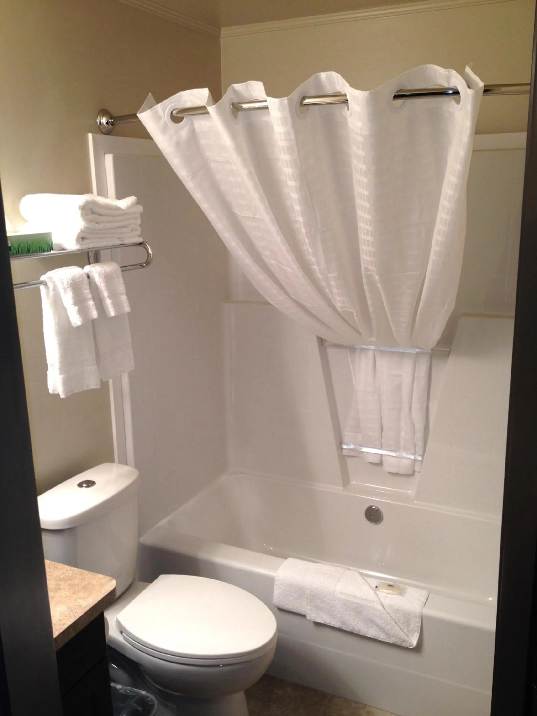 Kindersley All Suites Hotel