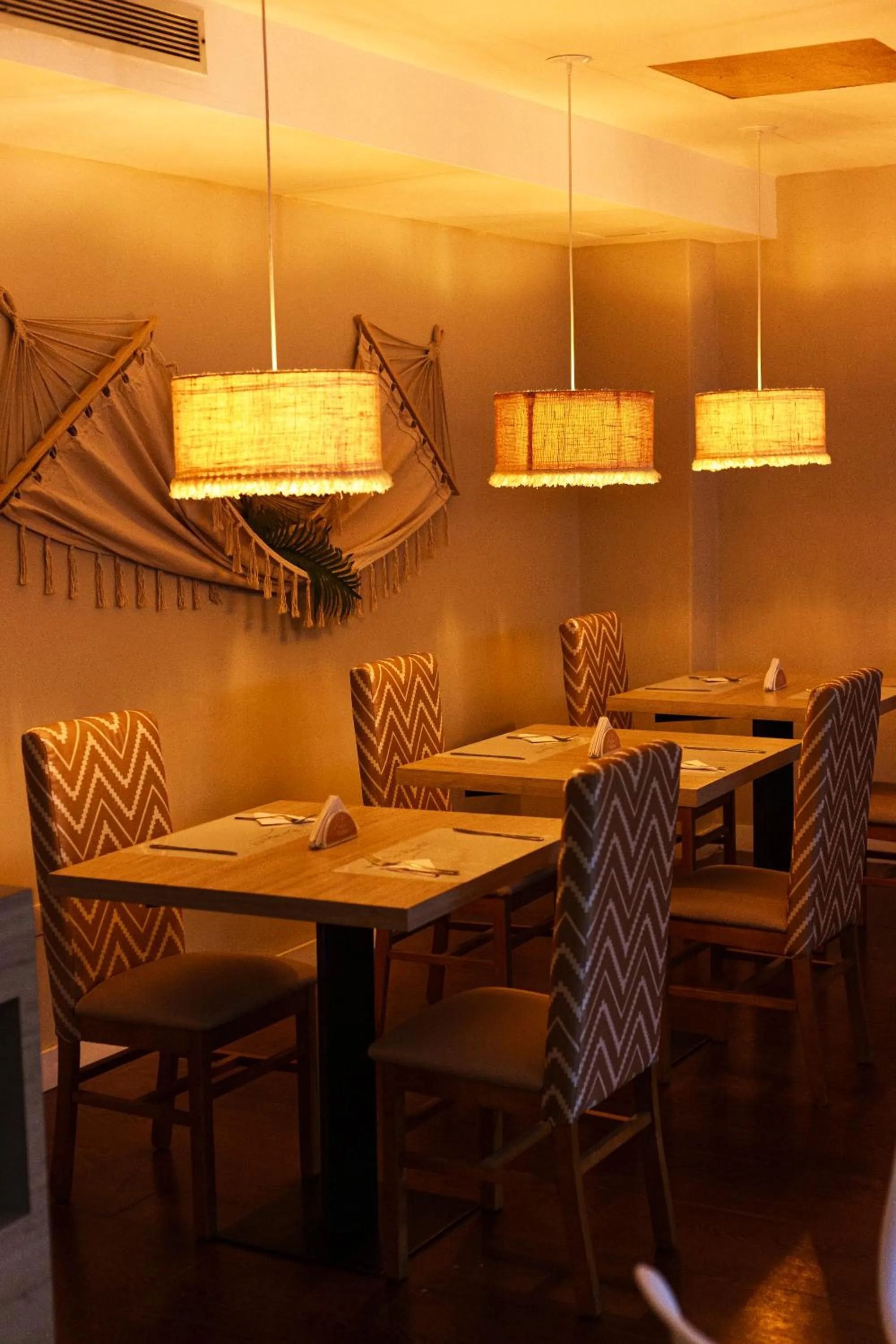 Restaurant/places to eat in Hotel GH Guaparo Suites Valencia