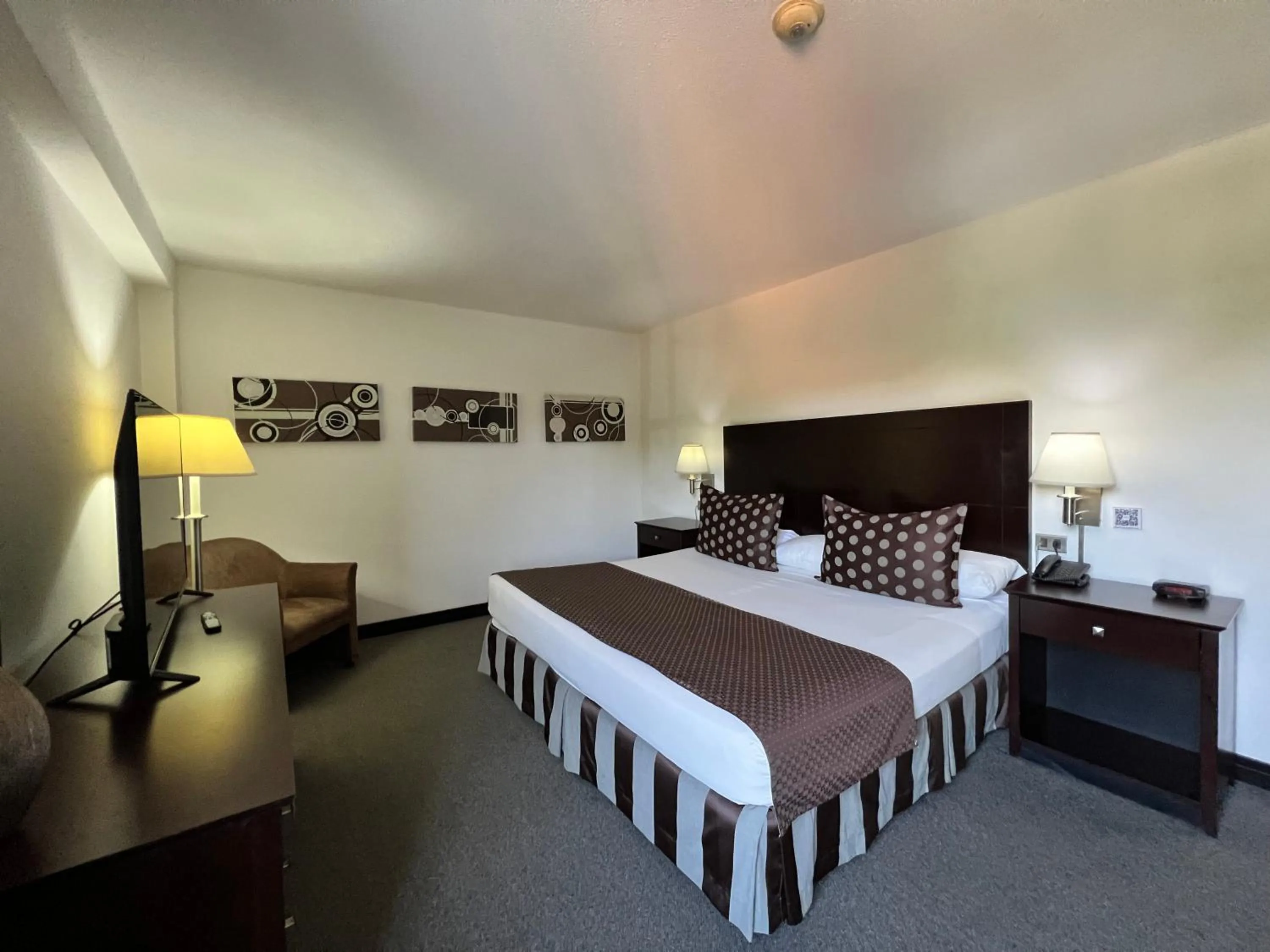 Bed in Hotel GH Guaparo Suites Valencia