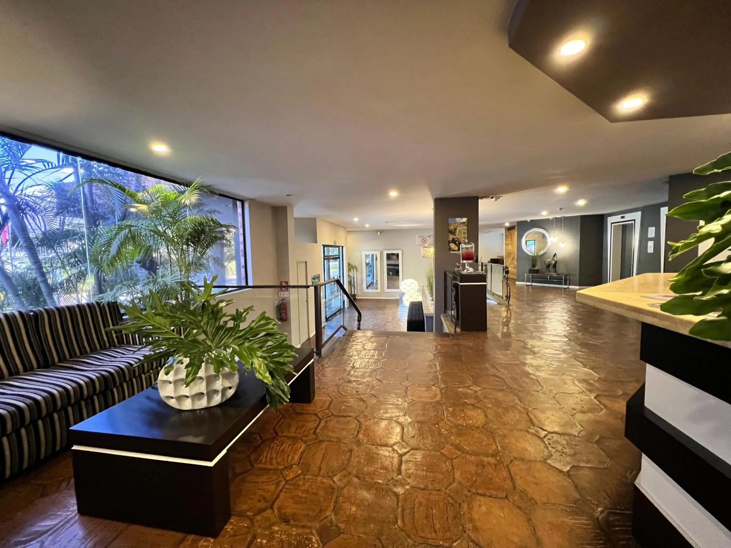 Lobby or reception in Hotel GH Guaparo Suites Valencia