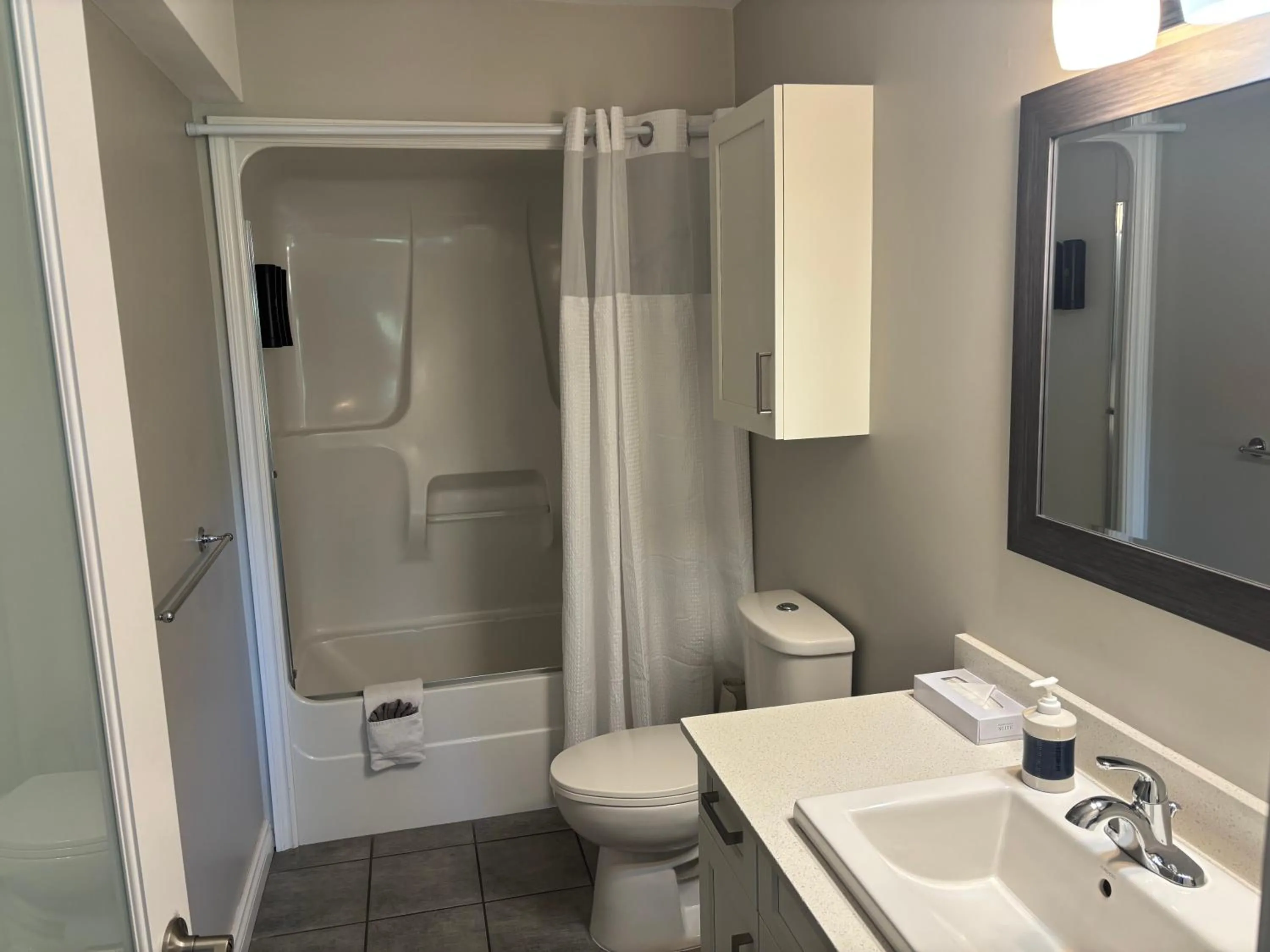Studio with Sea View in Gibsons Landing Inn
