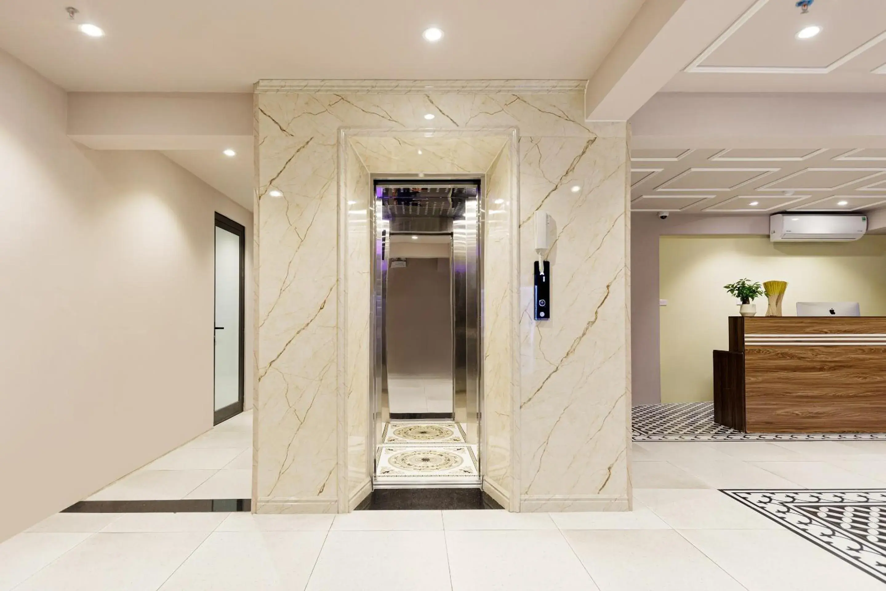 Lobby or reception in Collection O Le Grand Hanoi hotel – The Central Park Lobby or reception in Collection O Le Grand Hanoi hotel – The Central Park